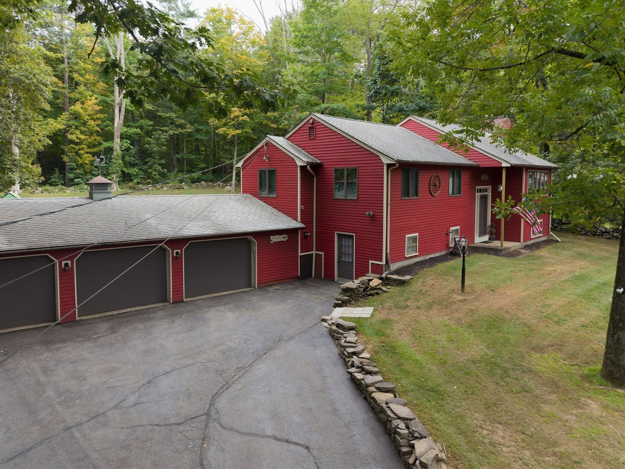 Single Family Residence at 14 Old Village Rd, Sturbridge MA 01566, Sturbridge, photo 2 of 40