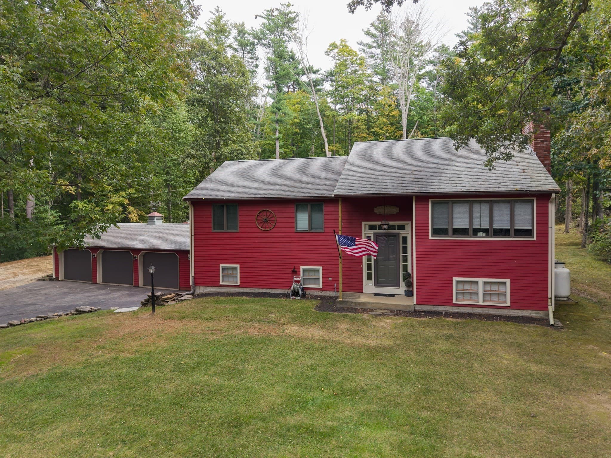 14 Old Village Rd, Sturbridge MA 01566