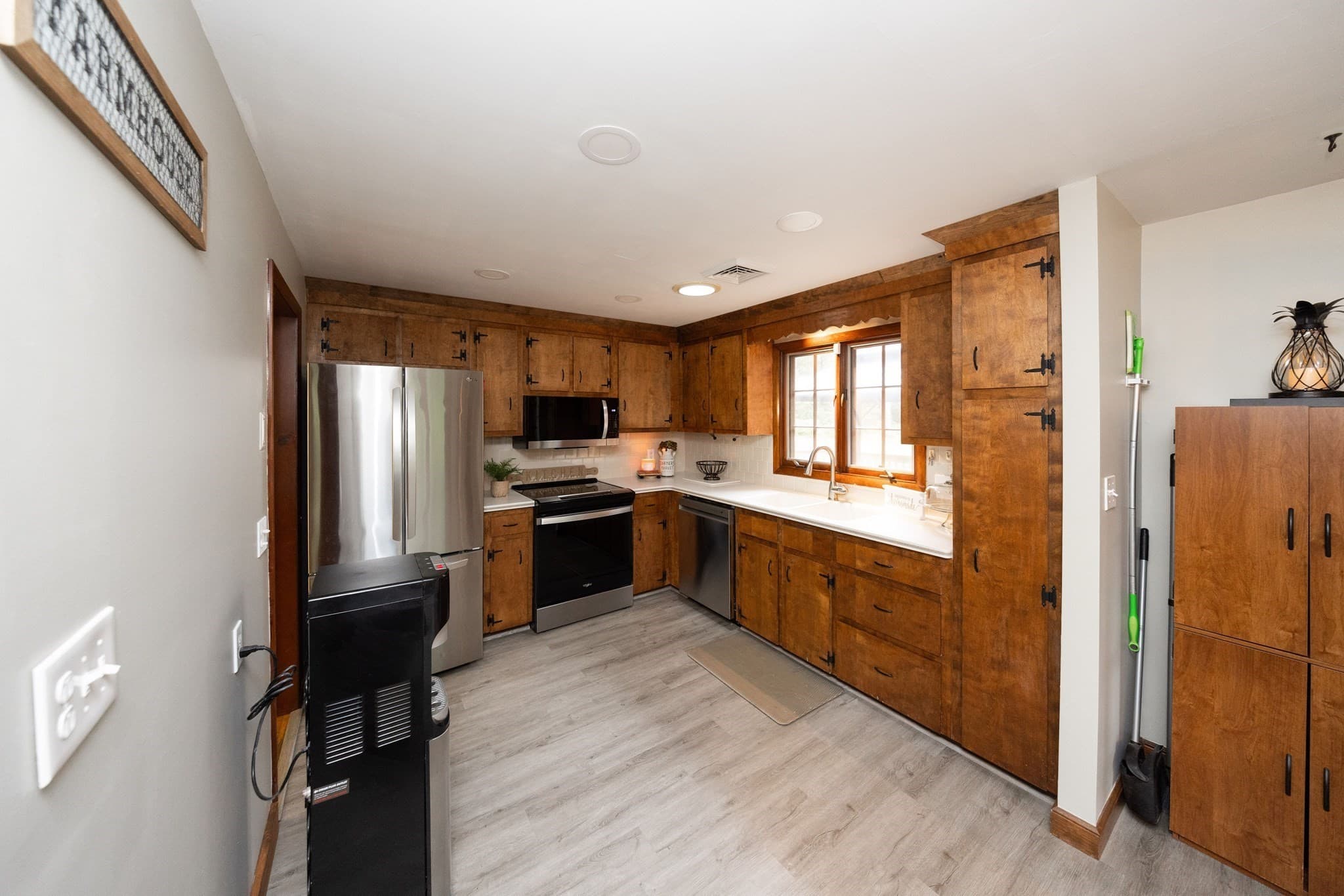 Single Family Residence at 14 Old Village Rd, Sturbridge MA 01566, Sturbridge, photo 8 of 40