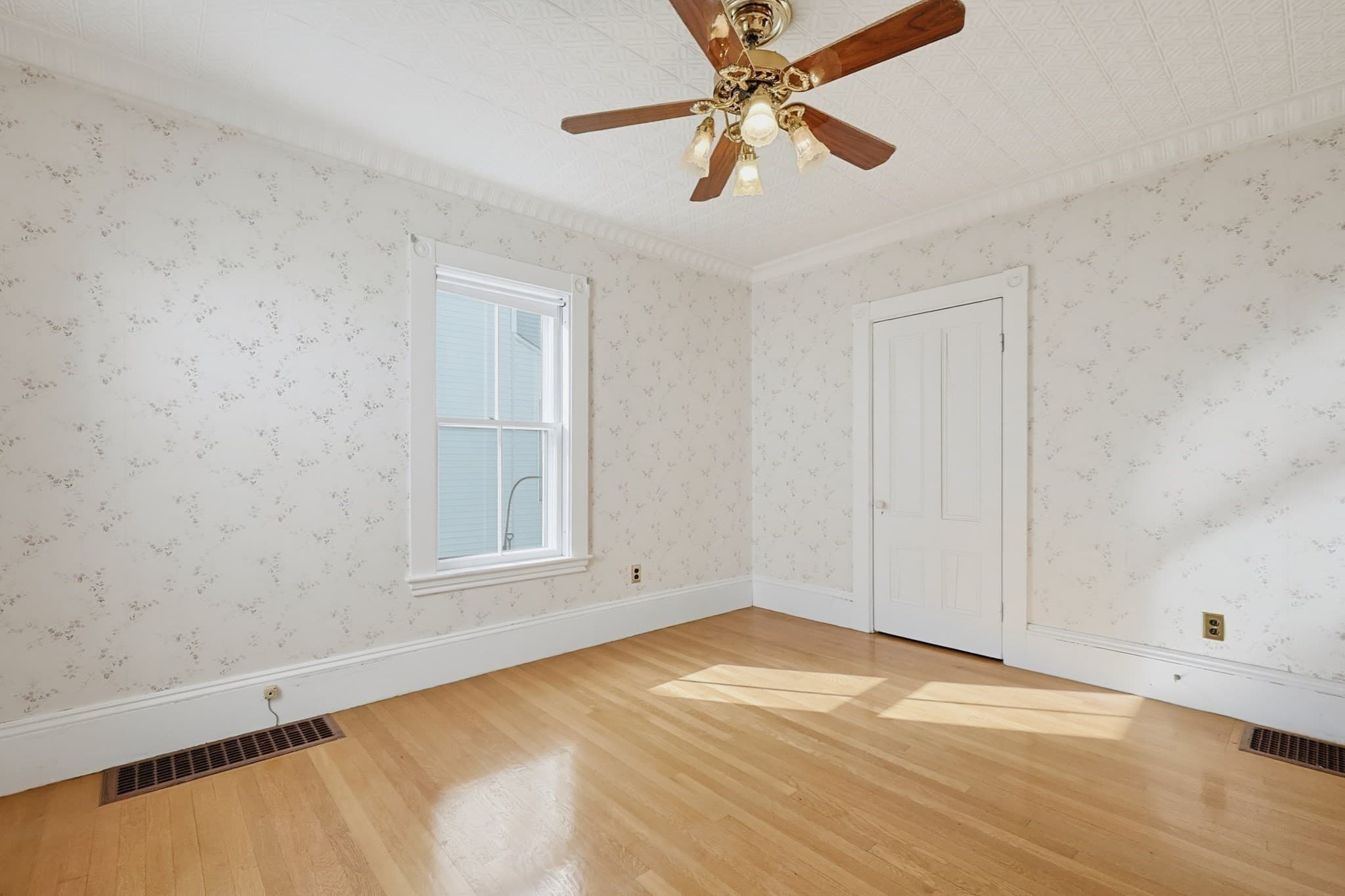 Multi Family at 16 Kearney St, Malden MA 02148, Malden, photo 12 of 38