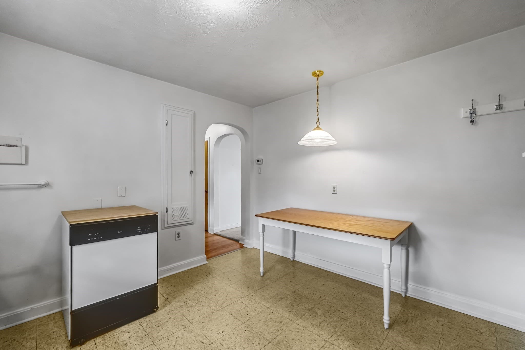 Single Family Residence at 99 Luther Ave, Somerset MA 02726, Somerset, photo 9 of 41