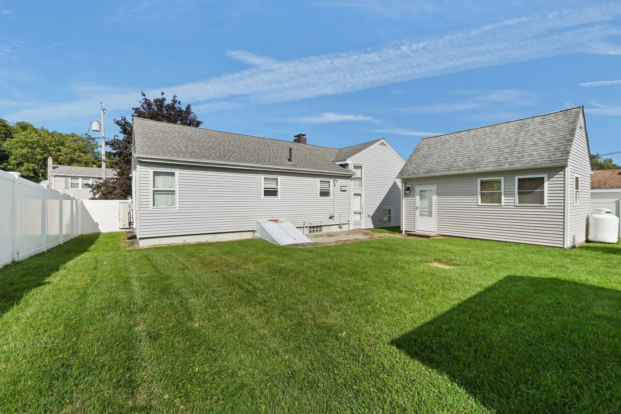 Single Family Residence at 99 Luther Ave, Somerset MA 02726, Somerset, photo 37 of 41