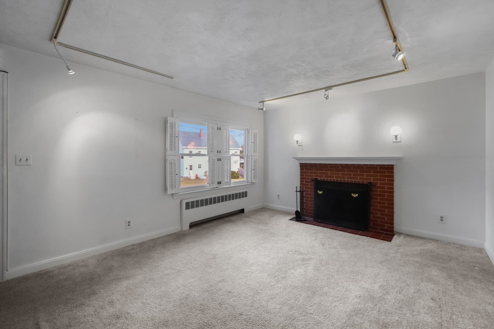 Single Family Residence at 99 Luther Ave, Somerset MA 02726, Somerset, photo 4 of 41