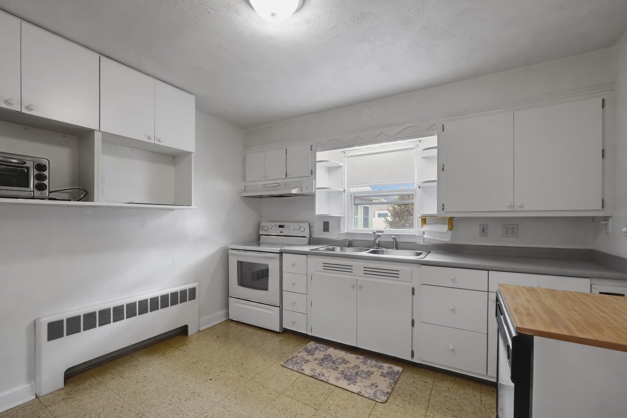Single Family Residence at 99 Luther Ave, Somerset MA 02726, Somerset, photo 8 of 41