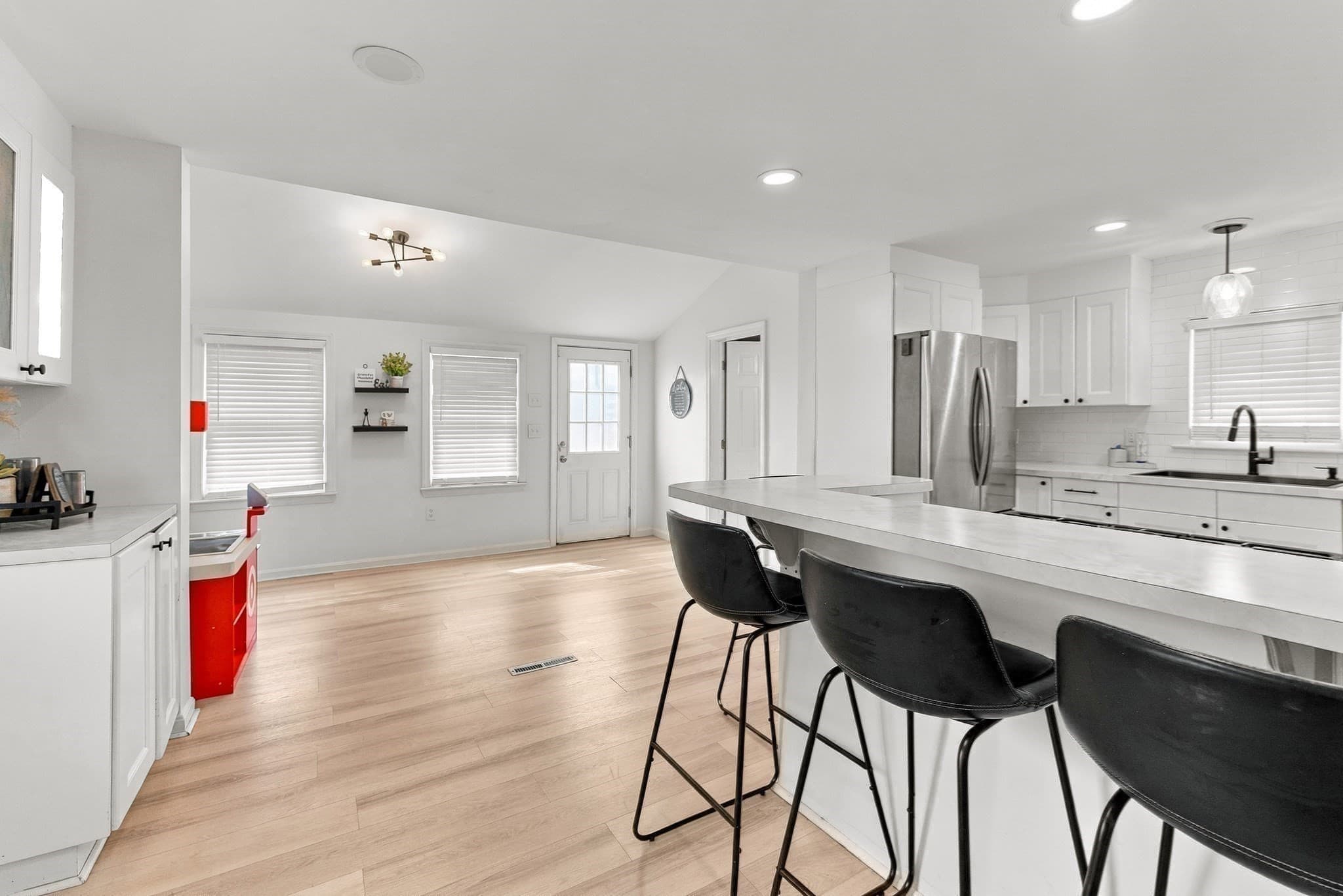 Single Family Residence at 861 Pleasant St, Attleboro MA 02703, Attleboro, photo 9 of 22