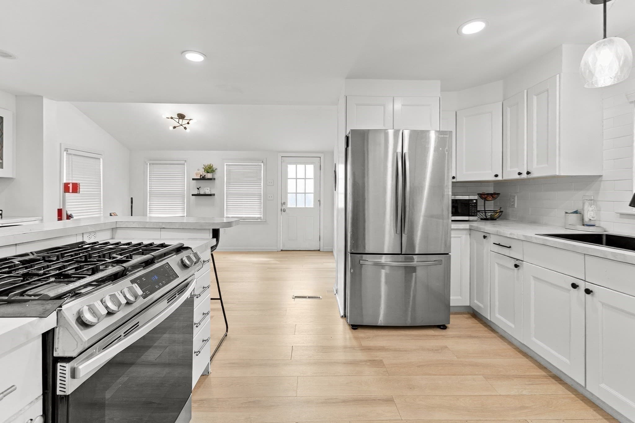 Single Family Residence at 861 Pleasant St, Attleboro MA 02703, Attleboro, photo 4 of 22