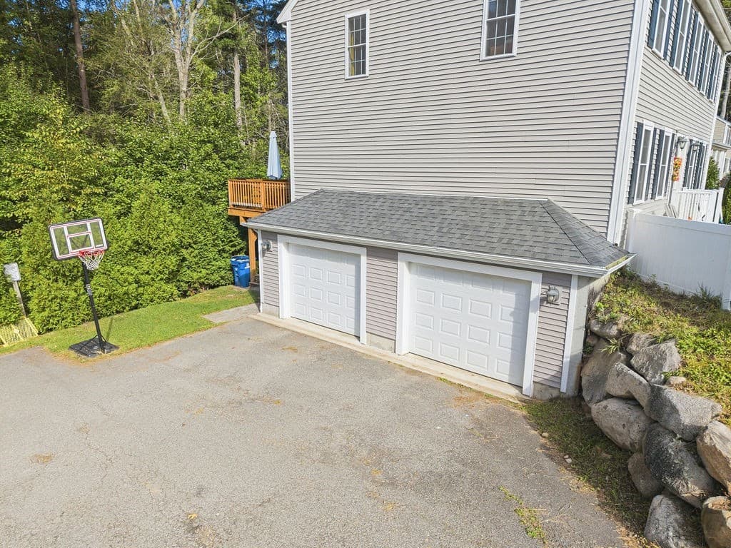 Single Family Residence at 1687 Phillips Rd, New Bedford MA 02745, New Bedford, photo 3 of 42