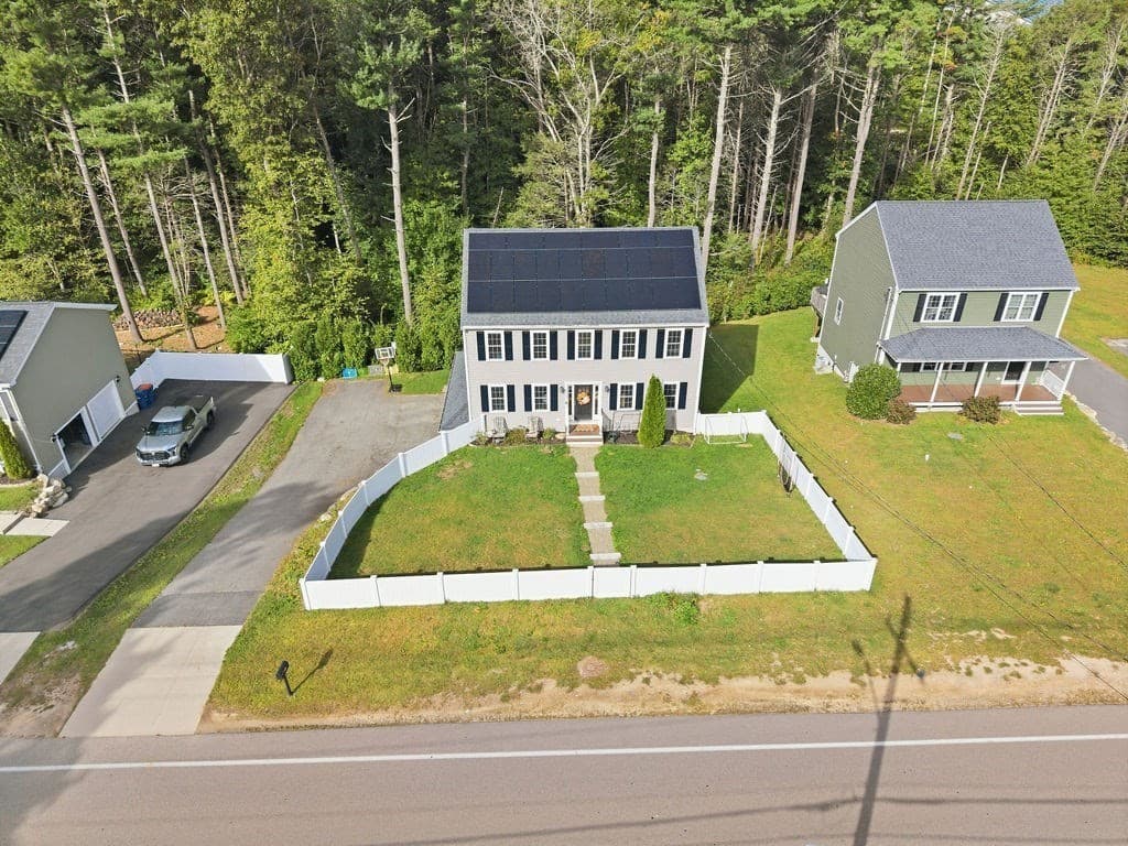 Single Family Residence at 1687 Phillips Rd, New Bedford MA 02745, New Bedford, photo 5 of 42