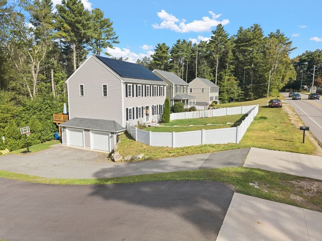 Single Family Residence at 1687 Phillips Rd, New Bedford MA 02745, New Bedford, photo 4 of 42