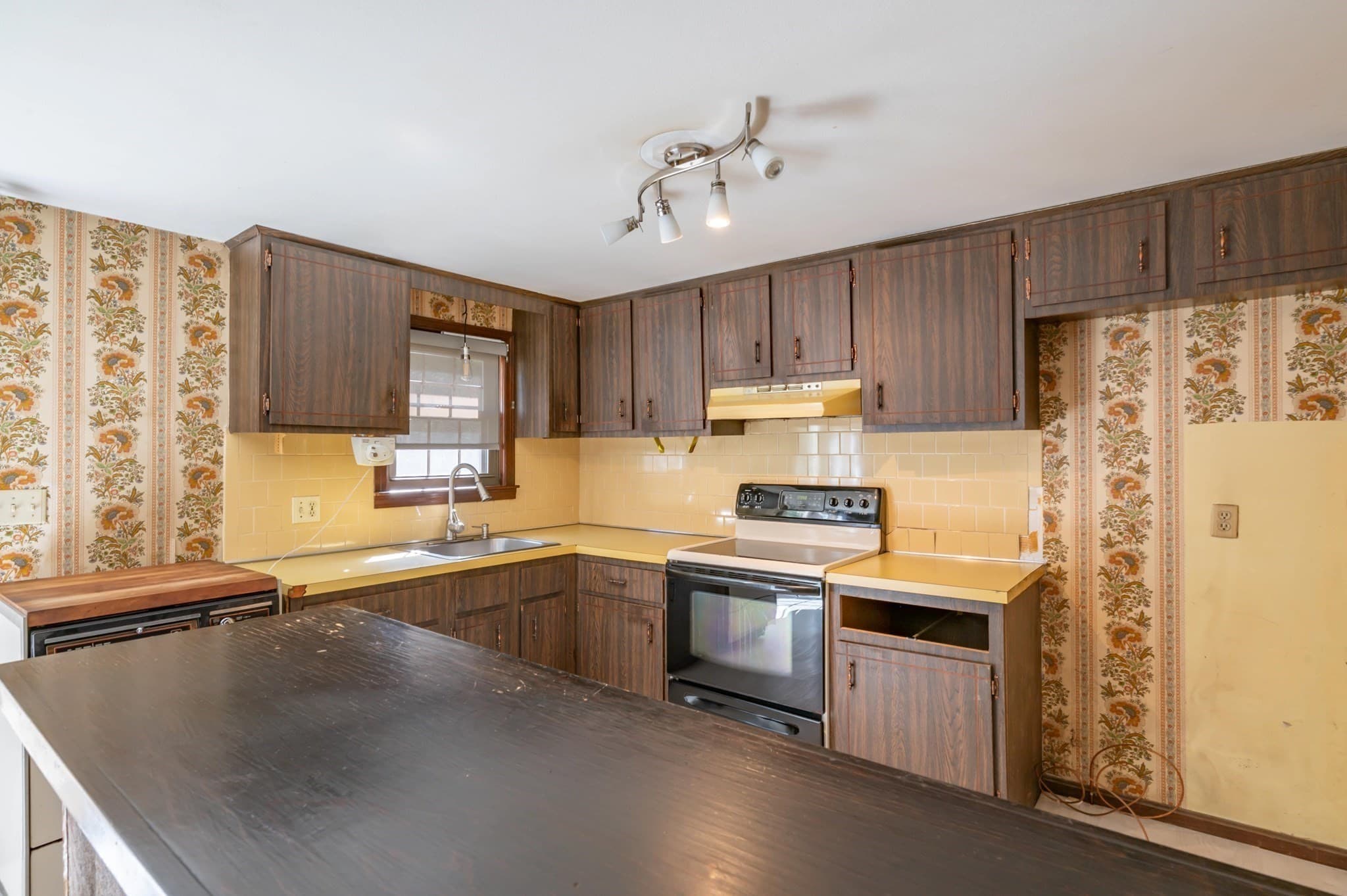 Single Family Residence at 244 Hedges Pond Road, Plymouth MA 02360, Plymouth, photo 13 of 41