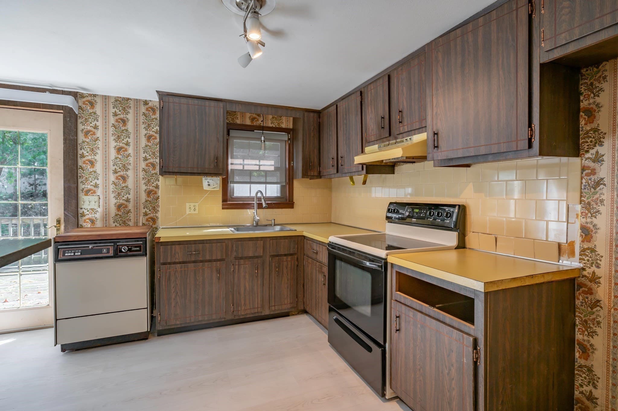 Single Family Residence at 244 Hedges Pond Road, Plymouth MA 02360, Plymouth, photo 14 of 41