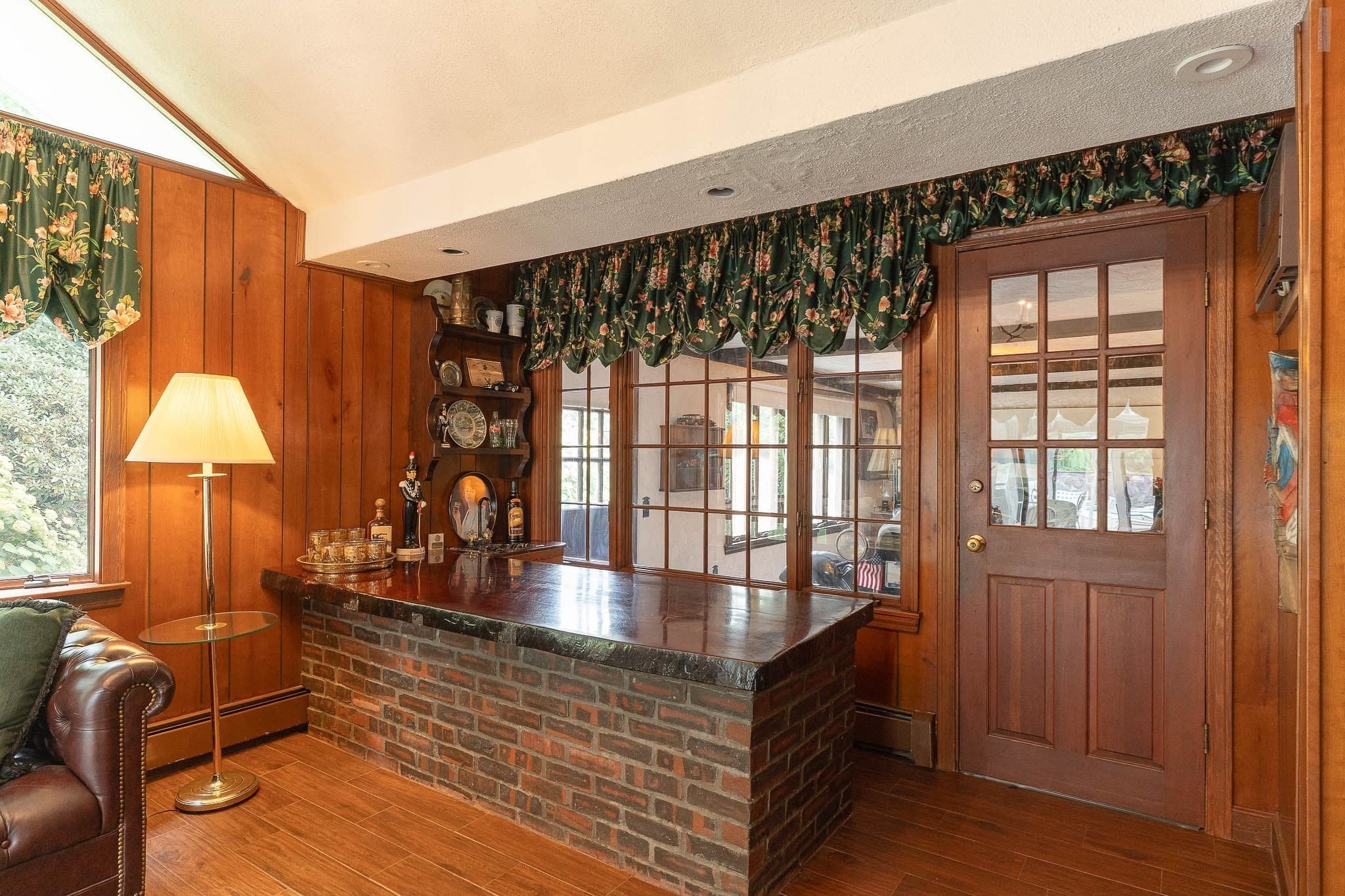 Single Family Residence at 14 Huntingdon Rd, Lynnfield MA 01940, Lynnfield, photo 10 of 30