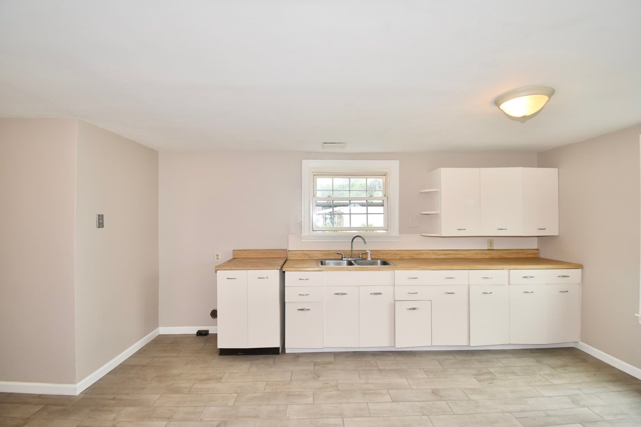 Single Family Residence at 67 Temby St, Springfield MA 01119, Springfield, photo 5 of 28