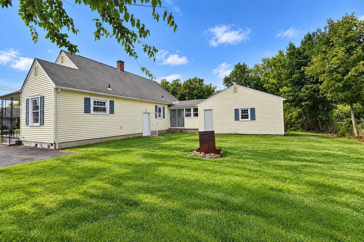 Single Family Residence at 67 Temby St, Springfield MA 01119, Springfield, photo 24 of 28