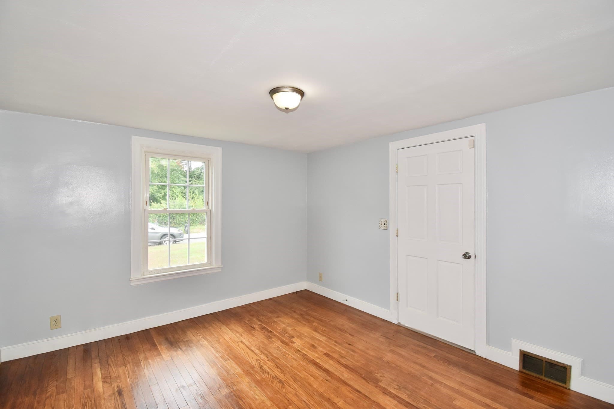 Single Family Residence at 67 Temby St, Springfield MA 01119, Springfield, photo 8 of 28
