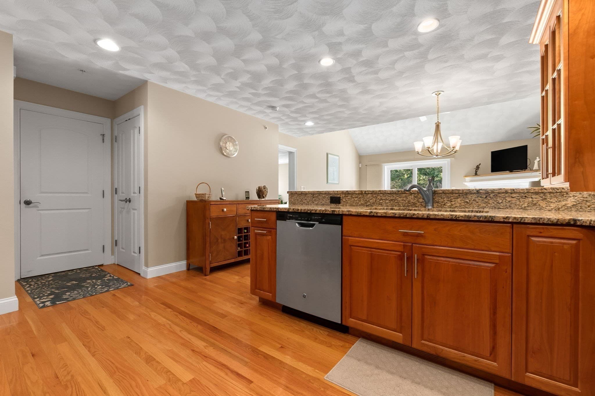 Condominium at 35 Peaslee Circle # 35, Middleton MA 01949, Middleton, photo 11 of 36