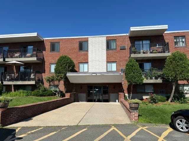 Condominium at 100 Governors Drive # 2, Winthrop MA 02152, Winthrop, photo 2 of 15