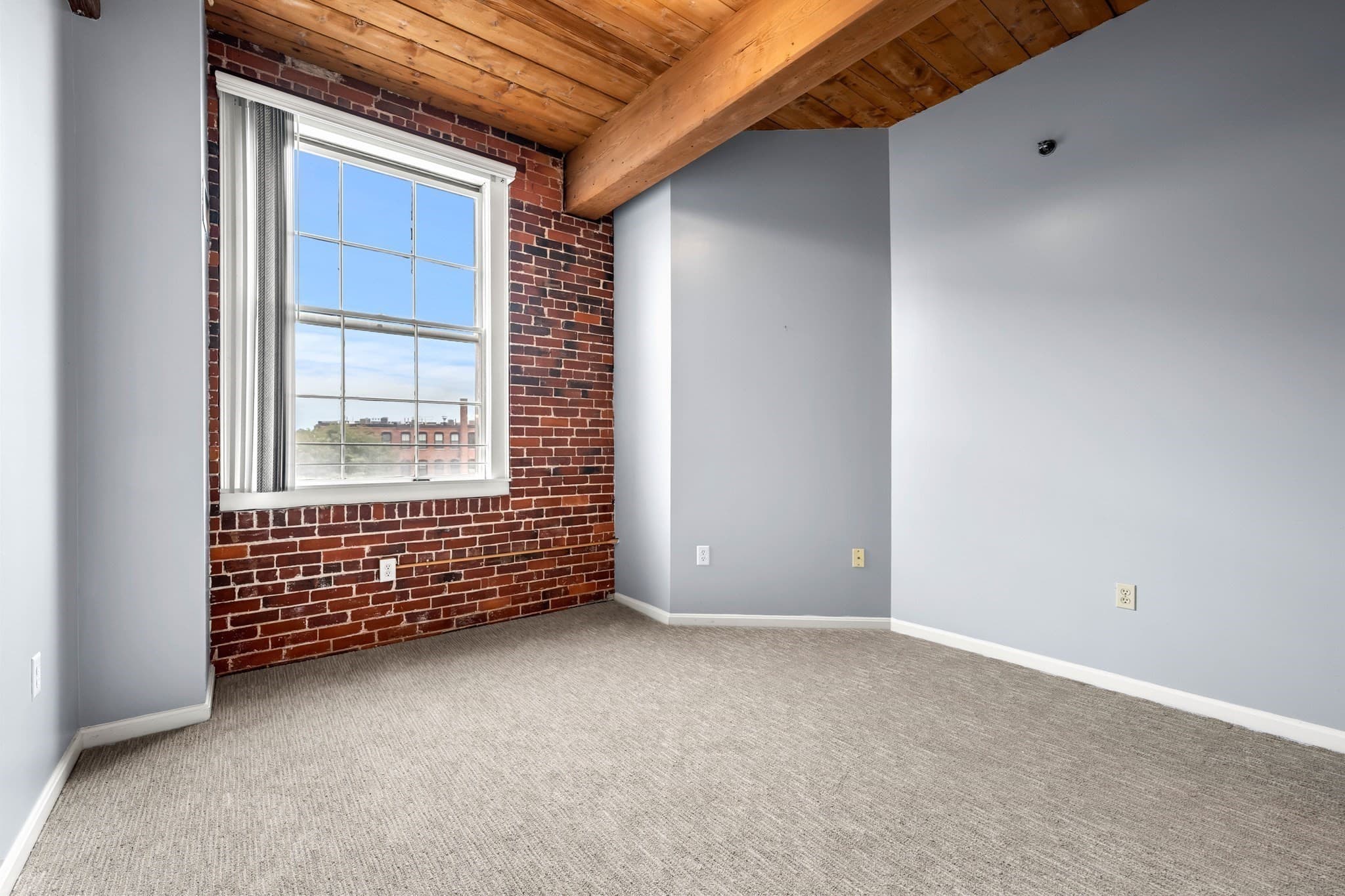 Condominium at 21 Wingate # 402, Haverhill MA 01810, Haverhill, photo 23 of 40