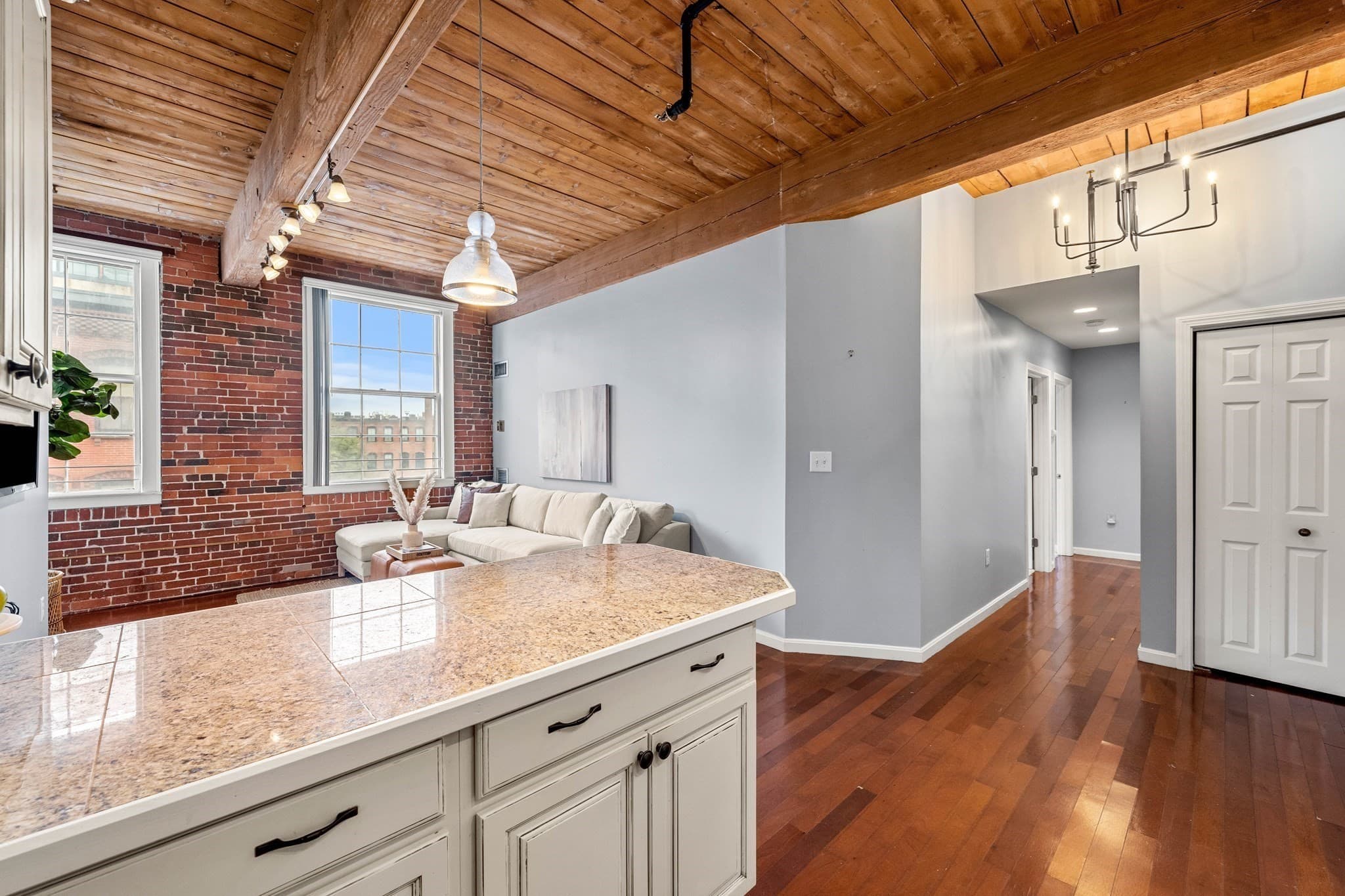 Condominium at 21 Wingate # 402, Haverhill MA 01810, Haverhill, photo 6 of 40