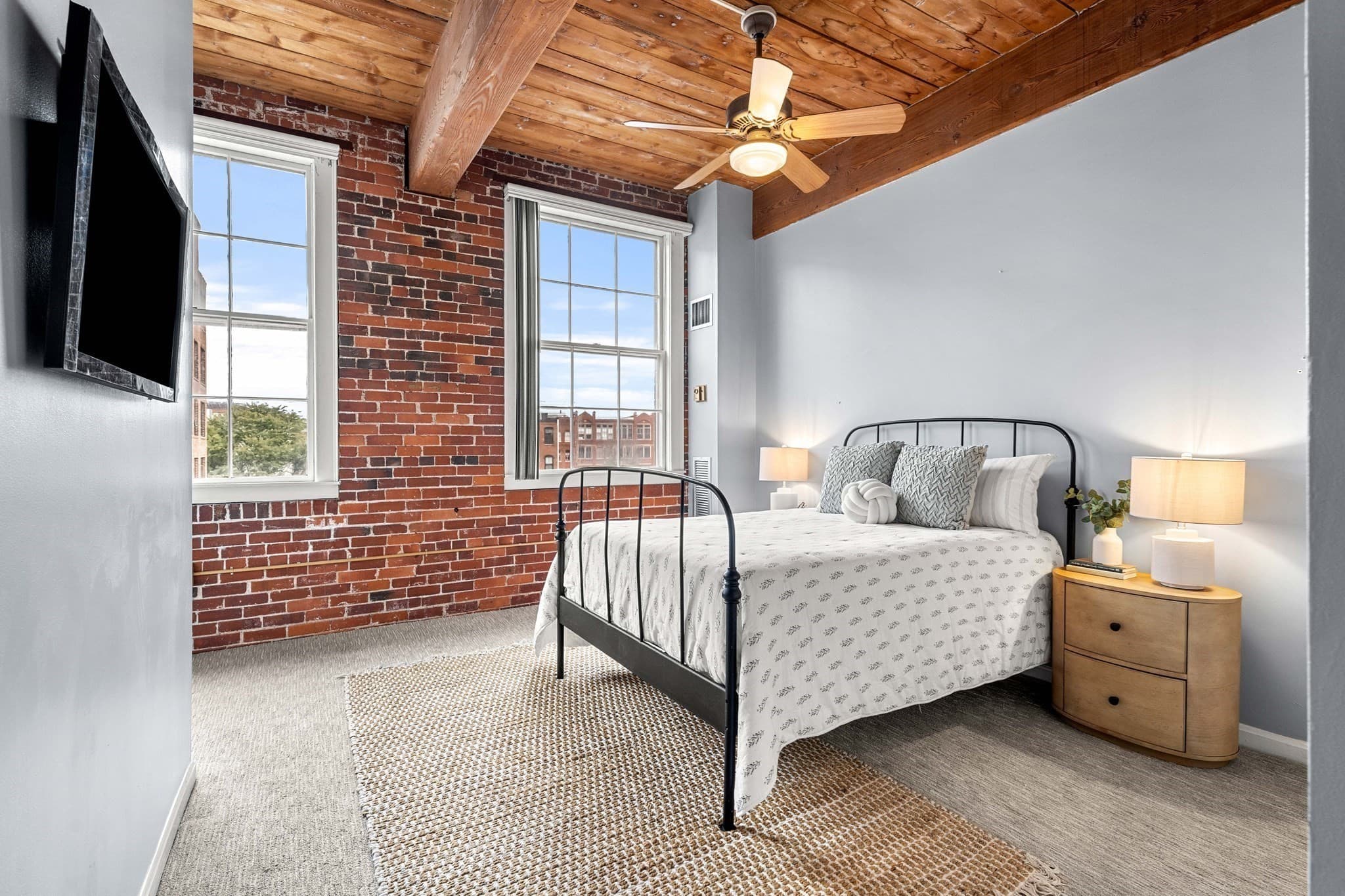 Condominium at 21 Wingate # 402, Haverhill MA 01810, Haverhill, photo 13 of 40