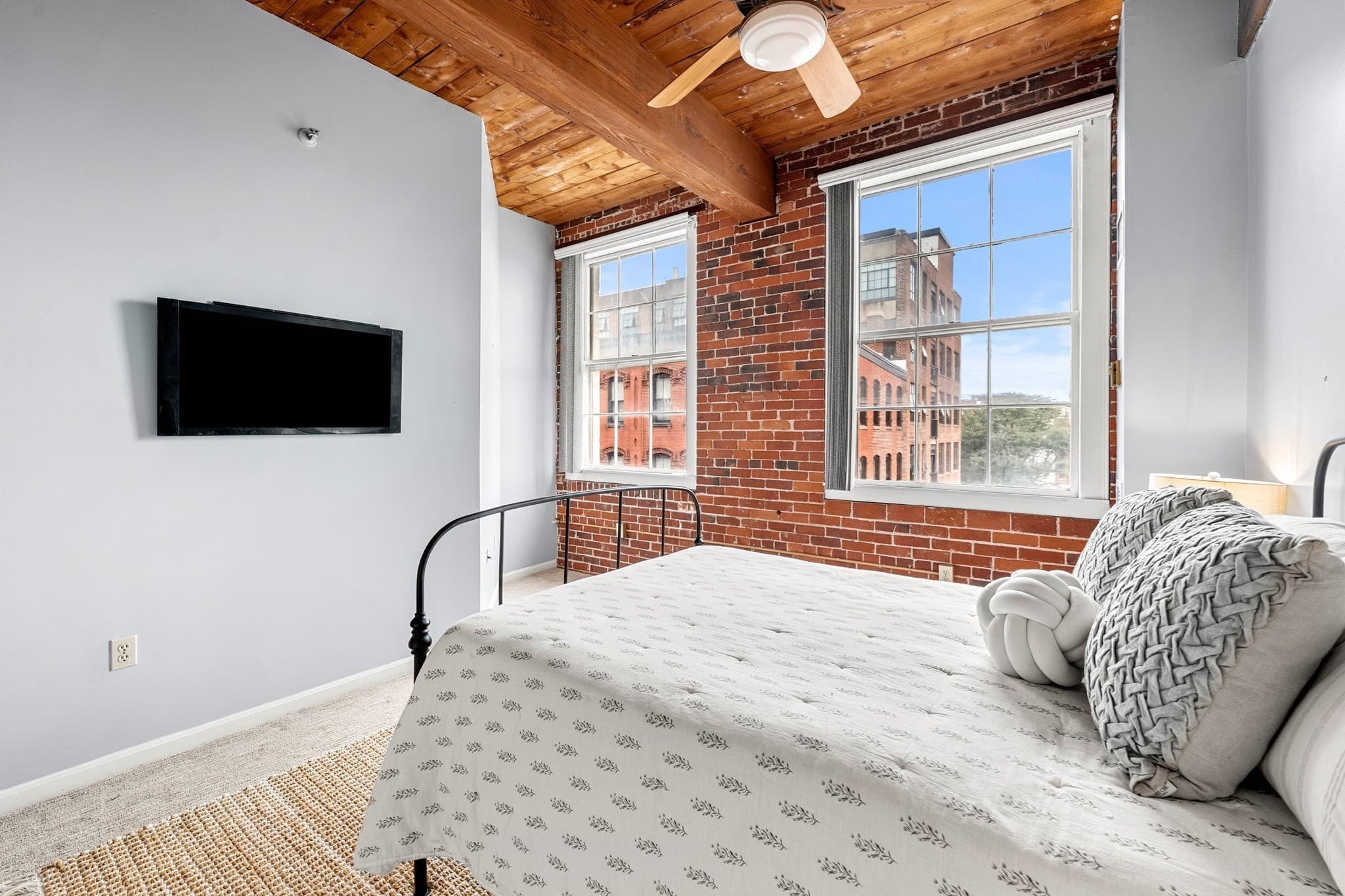 Condominium at 21 Wingate # 402, Haverhill MA 01810, Haverhill, photo 17 of 40