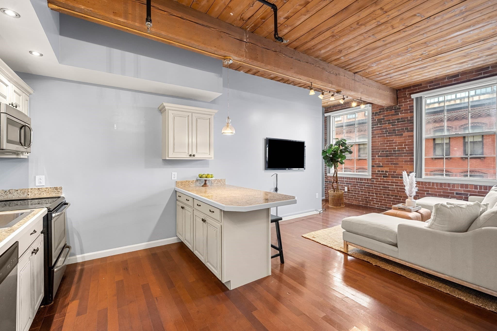 Condominium at 21 Wingate # 402, Haverhill MA 01810, Haverhill, photo 7 of 40