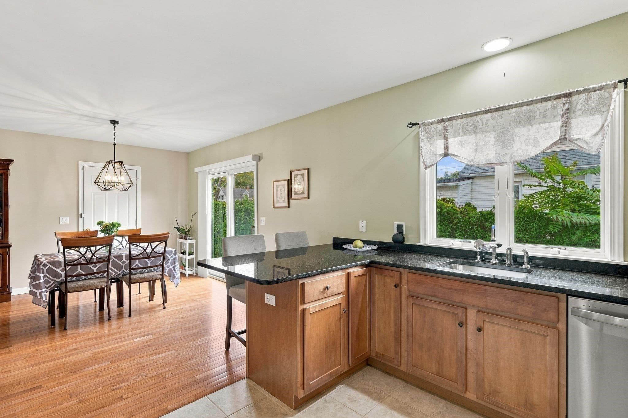 Condominium at 117 Ingell St # B, Taunton MA 02780, Taunton, photo 13 of 40