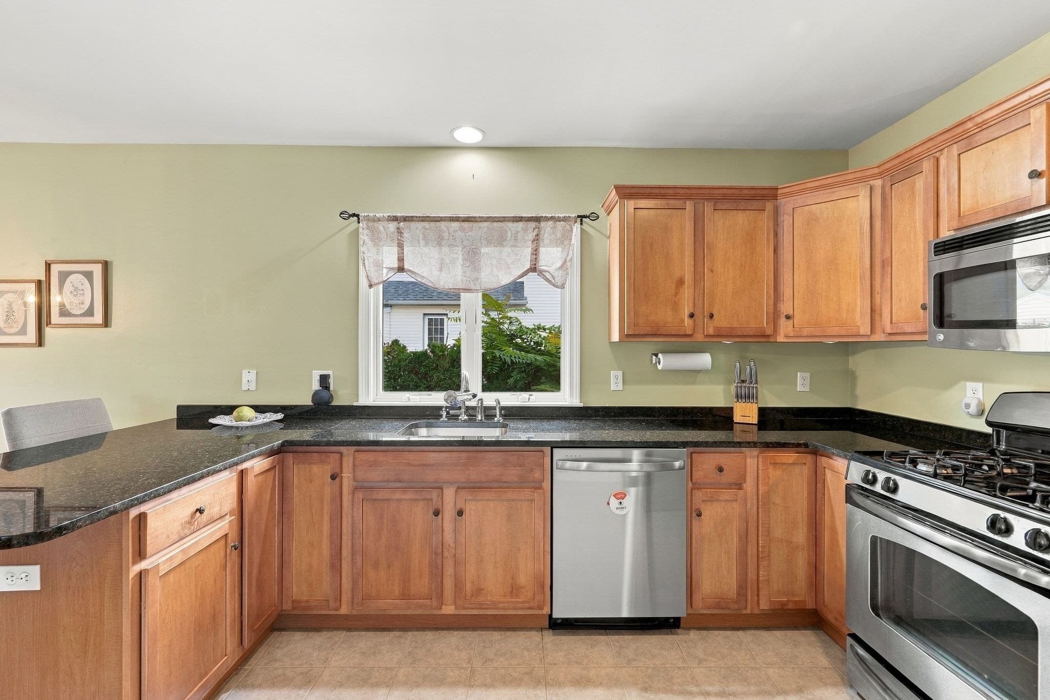 Condominium at 117 Ingell St # B, Taunton MA 02780, Taunton, photo 10 of 40