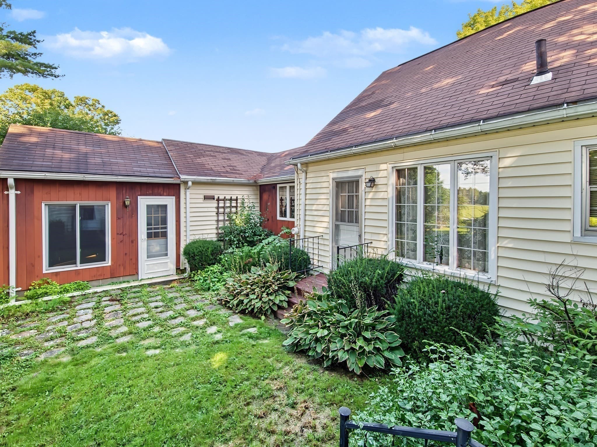 Single Family Residence at 170 Barton Rd, Greenfield MA 01301, Greenfield, photo 7 of 37