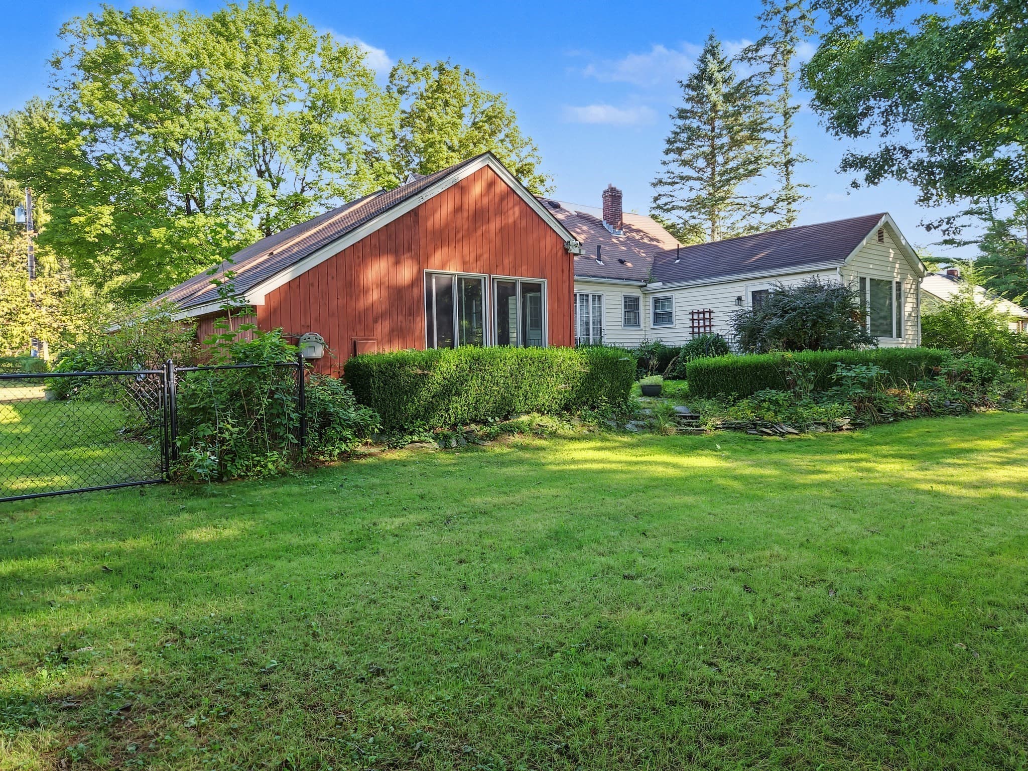 Single Family Residence at 170 Barton Rd, Greenfield MA 01301, Greenfield, photo 3 of 37