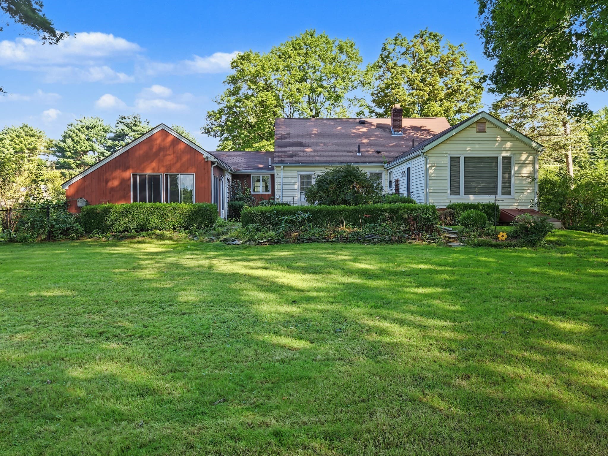 Single Family Residence at 170 Barton Rd, Greenfield MA 01301, Greenfield, photo 4 of 37