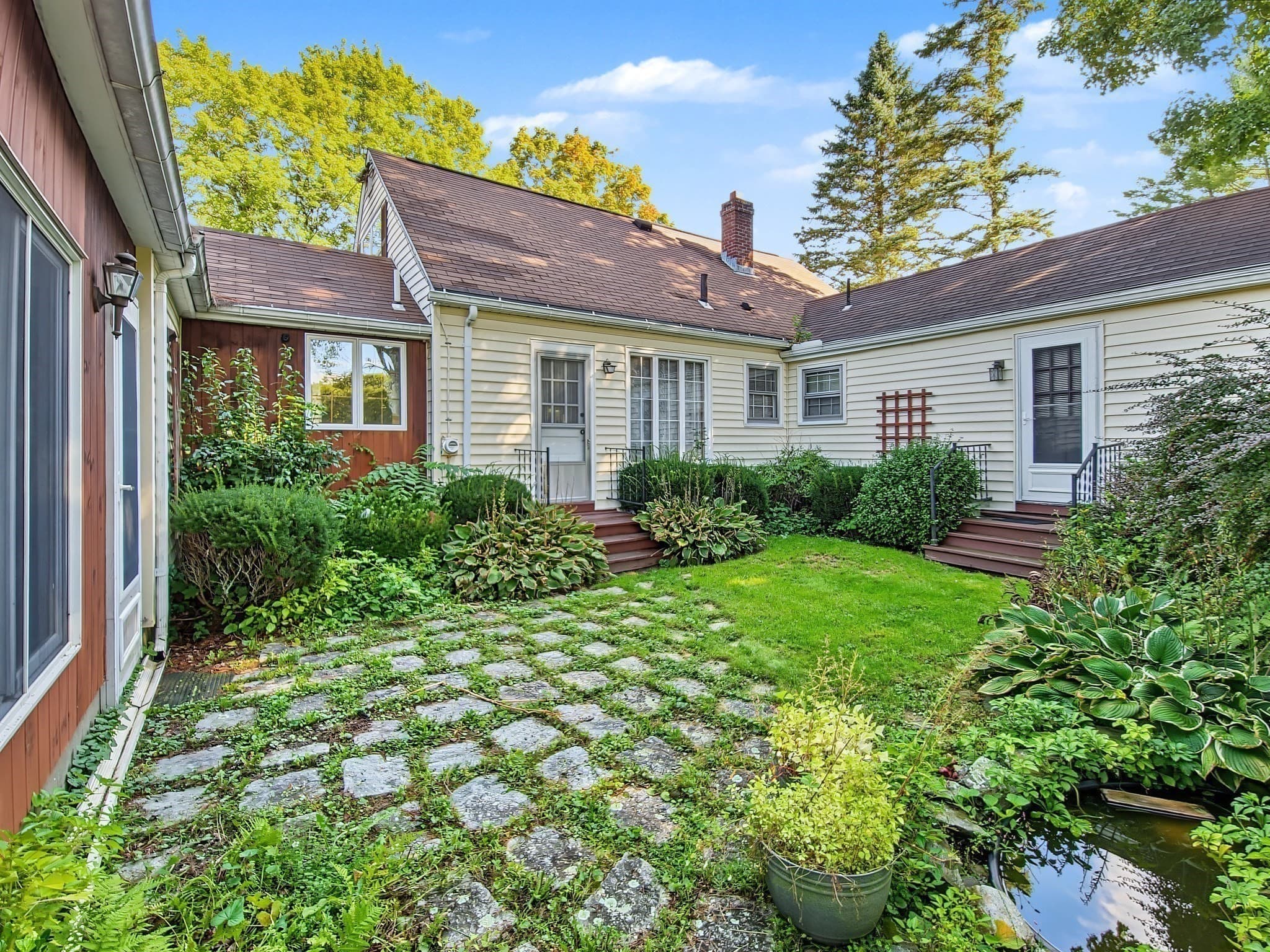Single Family Residence at 170 Barton Rd, Greenfield MA 01301, Greenfield, photo 8 of 37