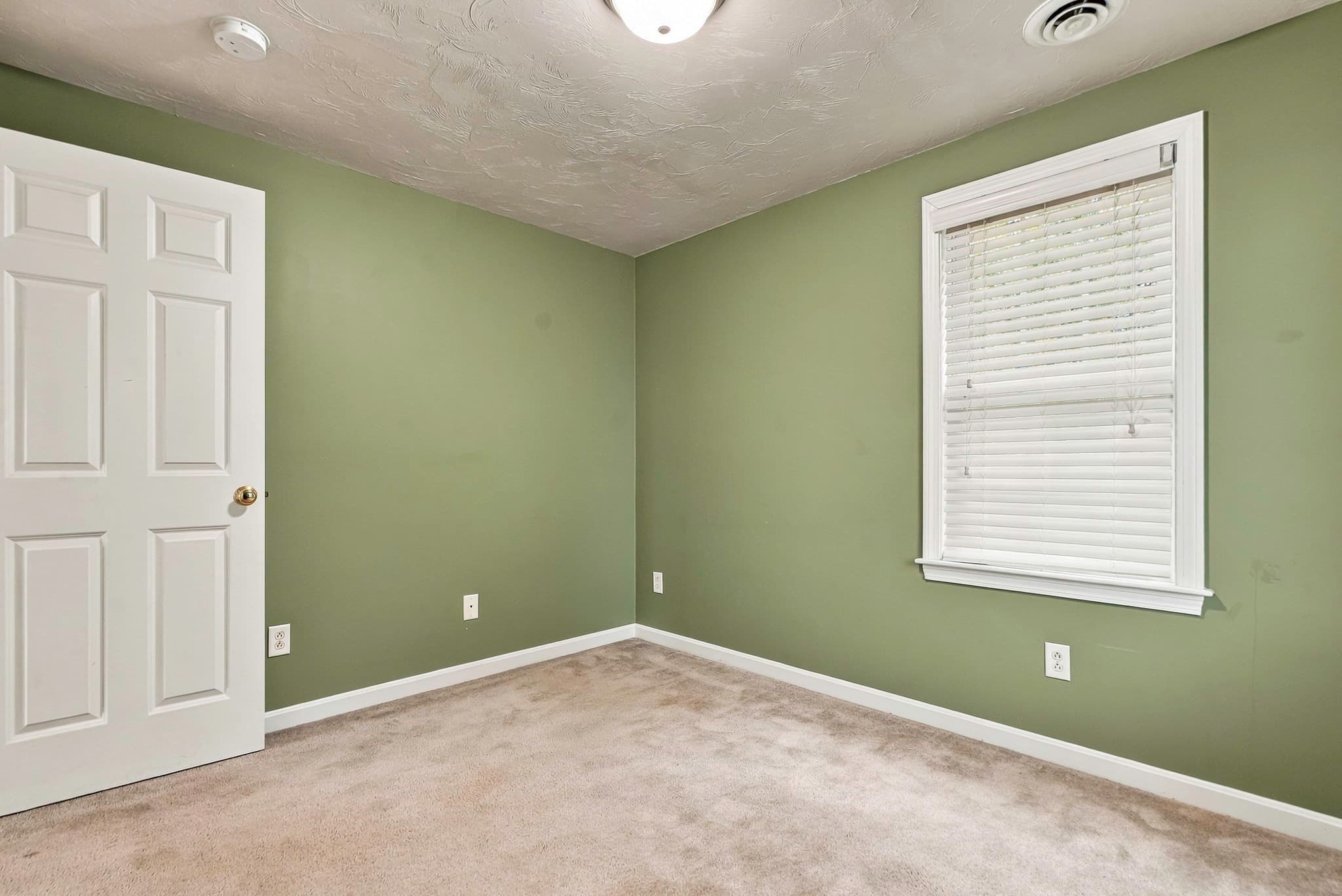 Single Family Residence at 10 Jonathan Cir, Rutland MA 01543, Rutland, photo 32 of 42