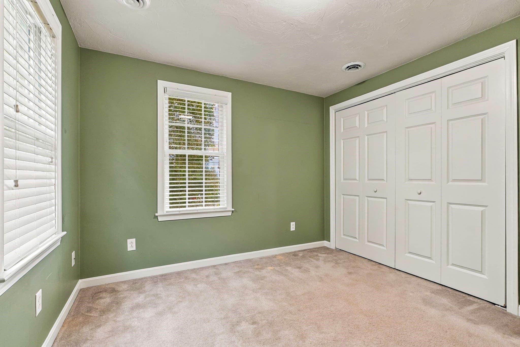 Single Family Residence at 10 Jonathan Cir, Rutland MA 01543, Rutland, photo 33 of 42