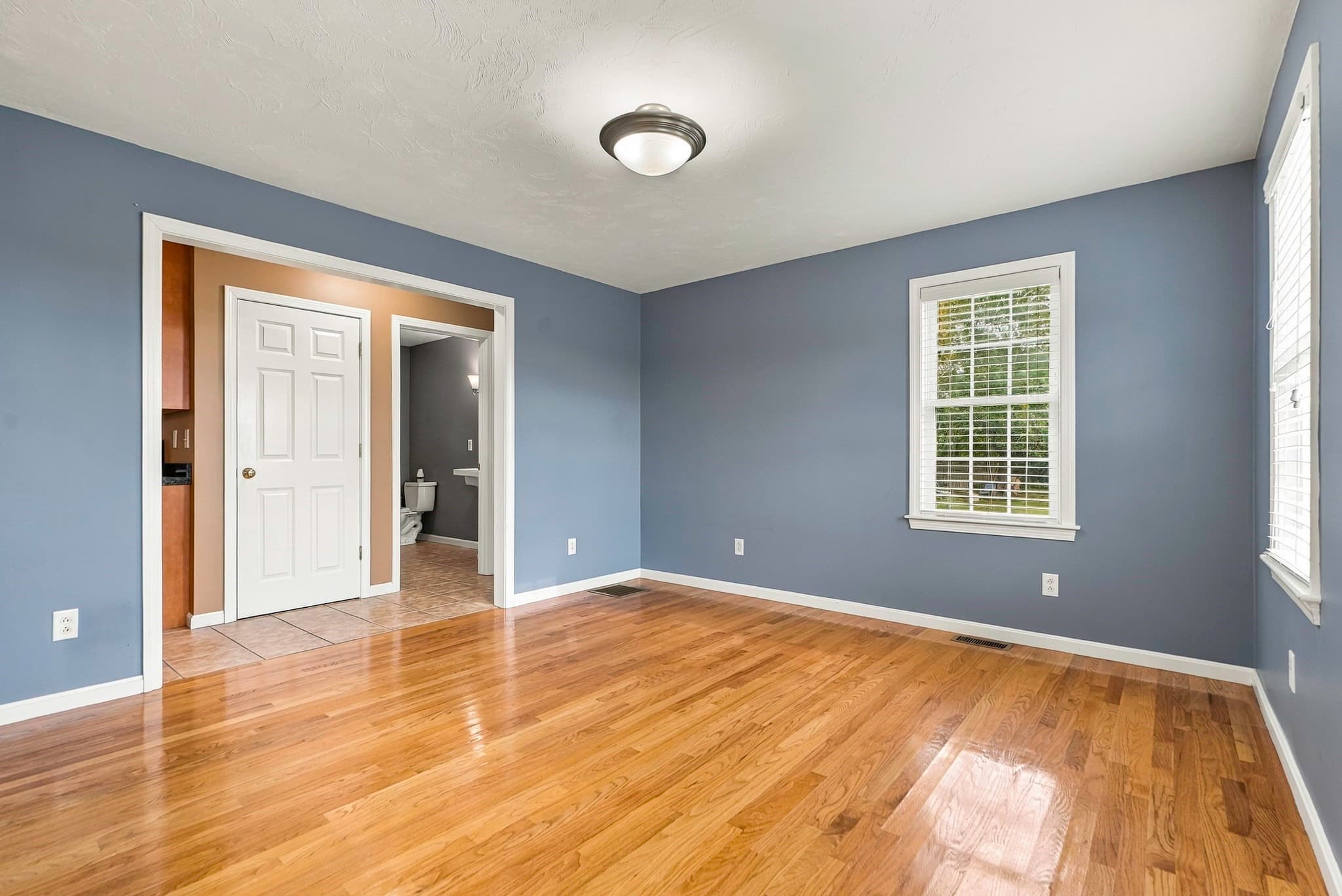 Single Family Residence at 10 Jonathan Cir, Rutland MA 01543, Rutland, photo 19 of 42