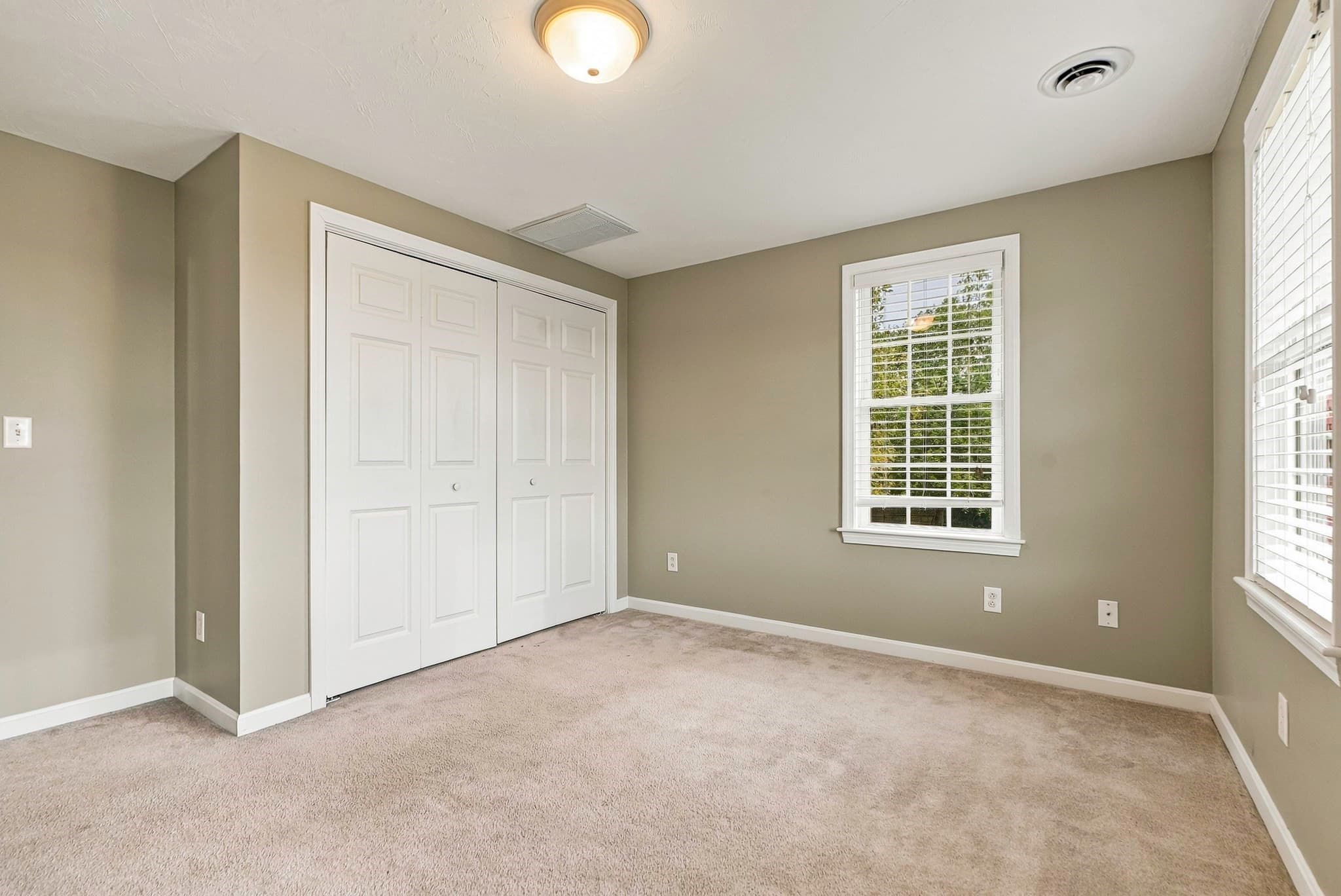 Single Family Residence at 10 Jonathan Cir, Rutland MA 01543, Rutland, photo 31 of 42