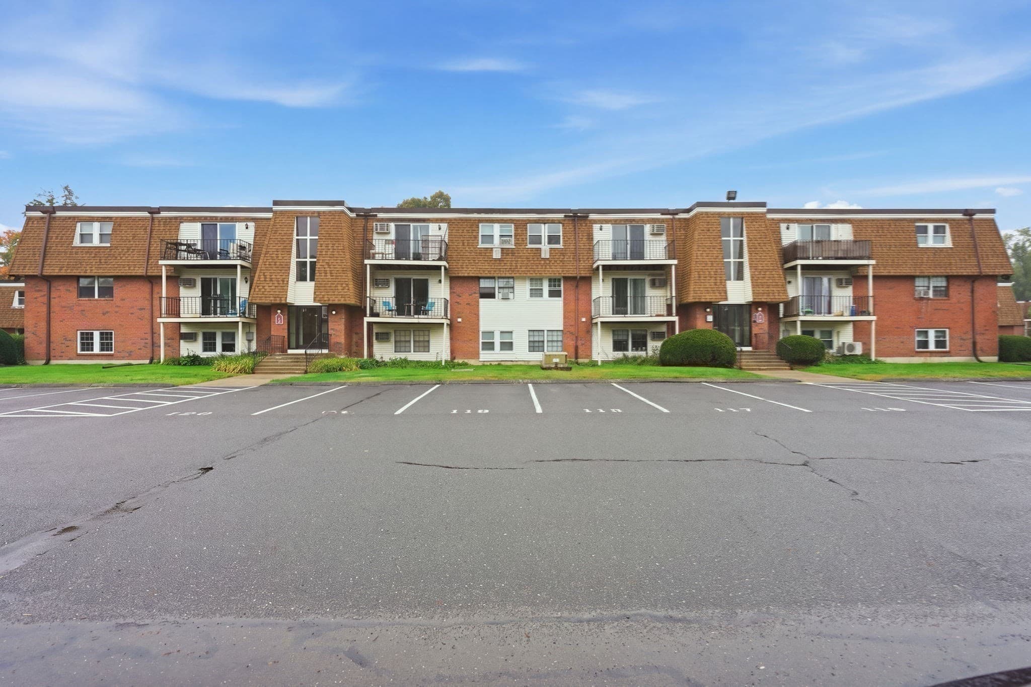 Condominium at 80 Damon Rd # 6308, Northampton MA 01060, Northampton, photo 33 of 42