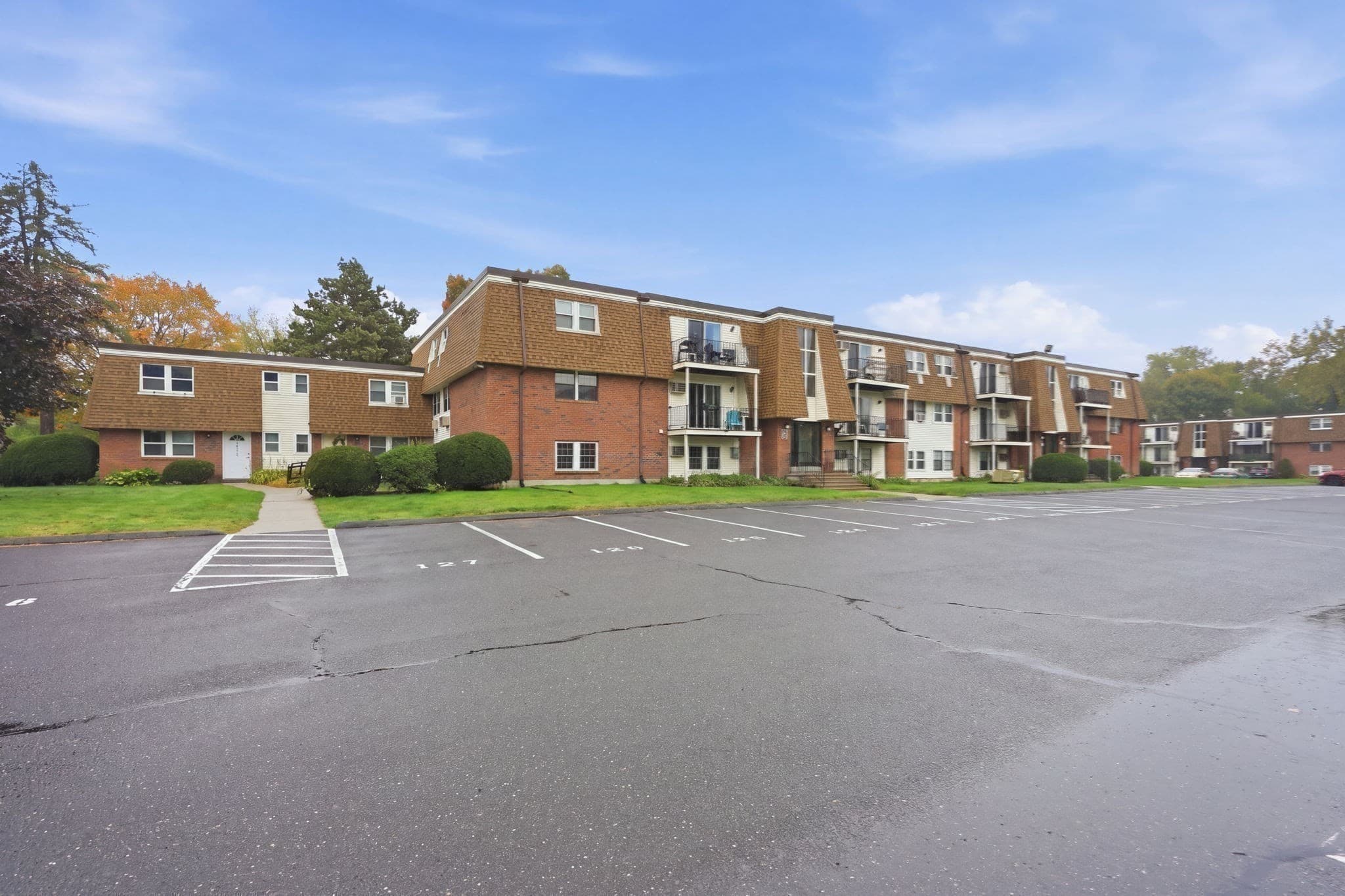 Condominium at 80 Damon Rd # 6308, Northampton MA 01060, Northampton, photo 35 of 42