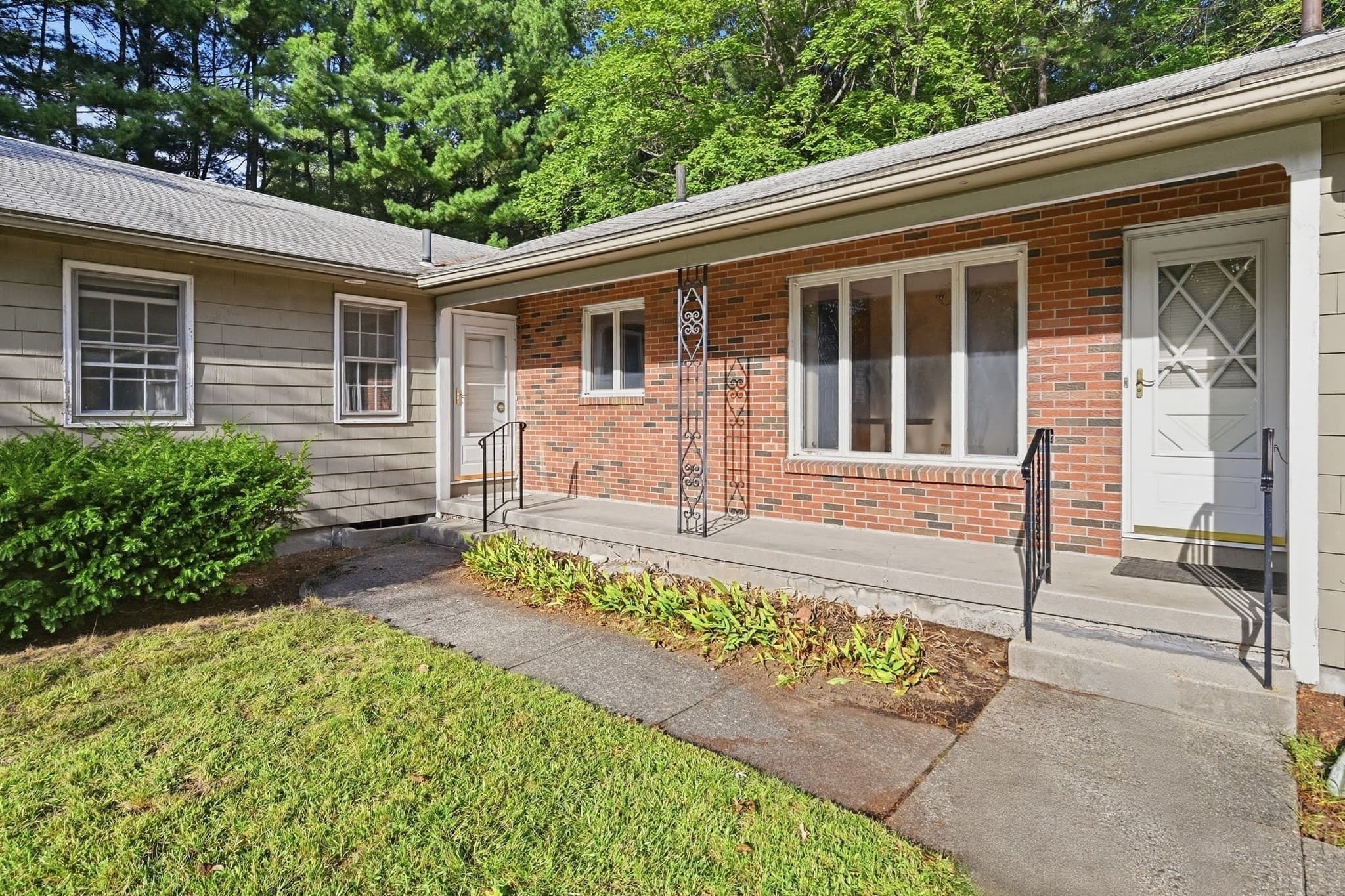 Single Family Residence at 185 Redfern Dr, Longmeadow MA 01106, Longmeadow, photo 2 of 35