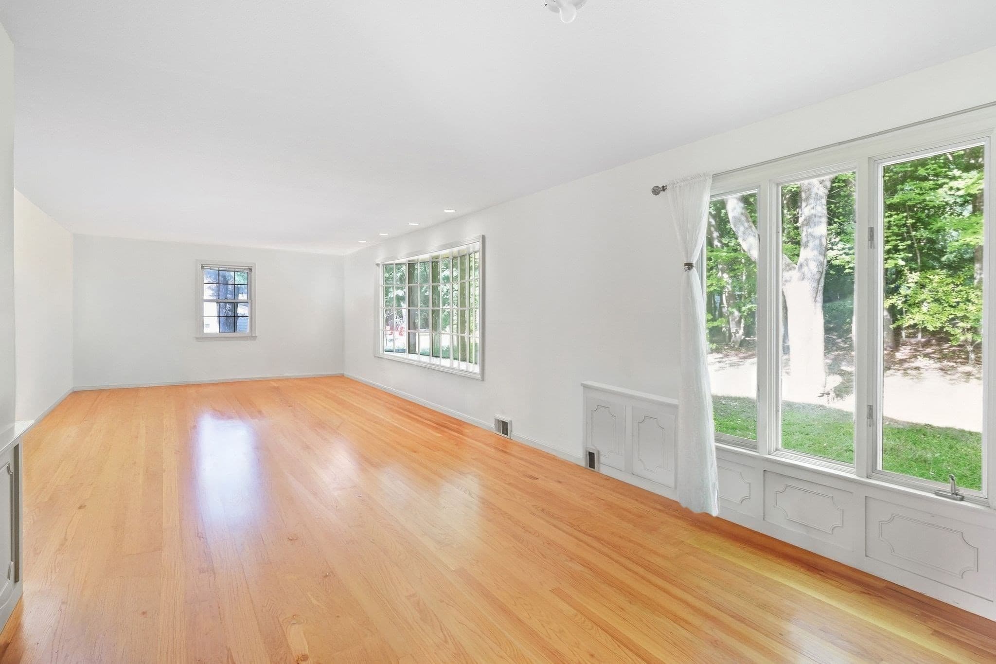 Single Family Residence at 185 Redfern Dr, Longmeadow MA 01106, Longmeadow, photo 6 of 35
