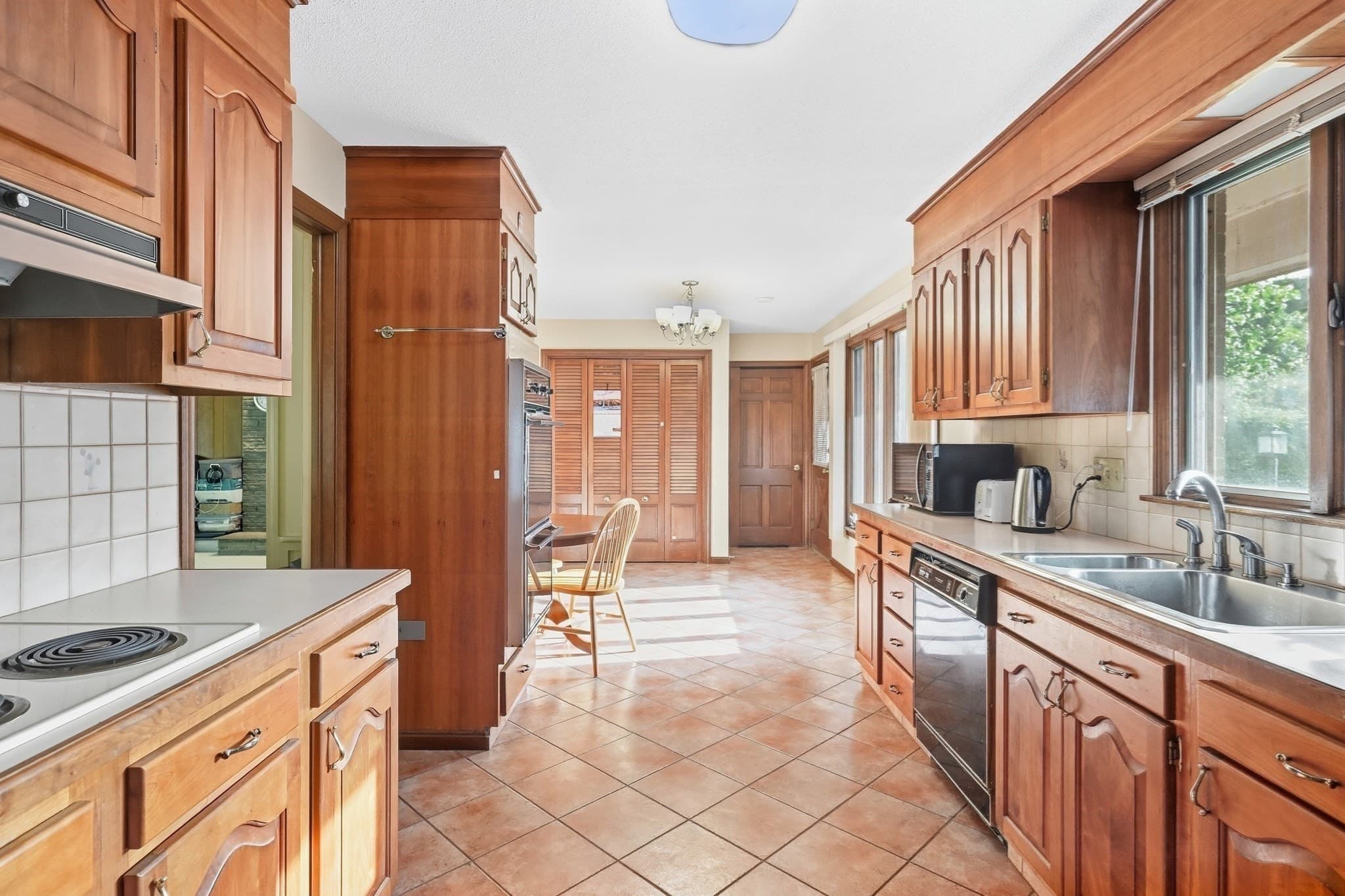 Single Family Residence at 185 Redfern Dr, Longmeadow MA 01106, Longmeadow, photo 13 of 35