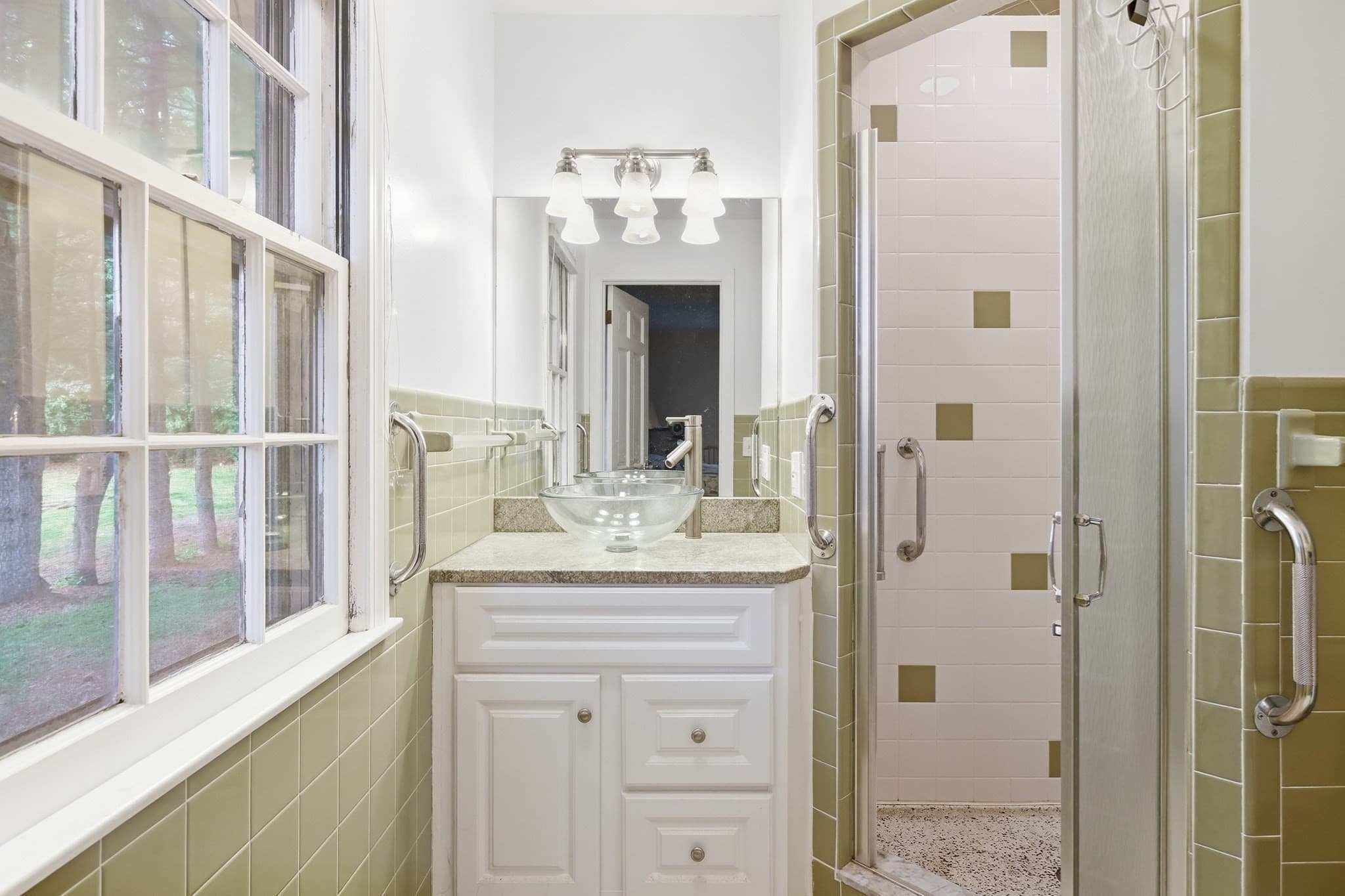 Single Family Residence at 185 Redfern Dr, Longmeadow MA 01106, Longmeadow, photo 20 of 35