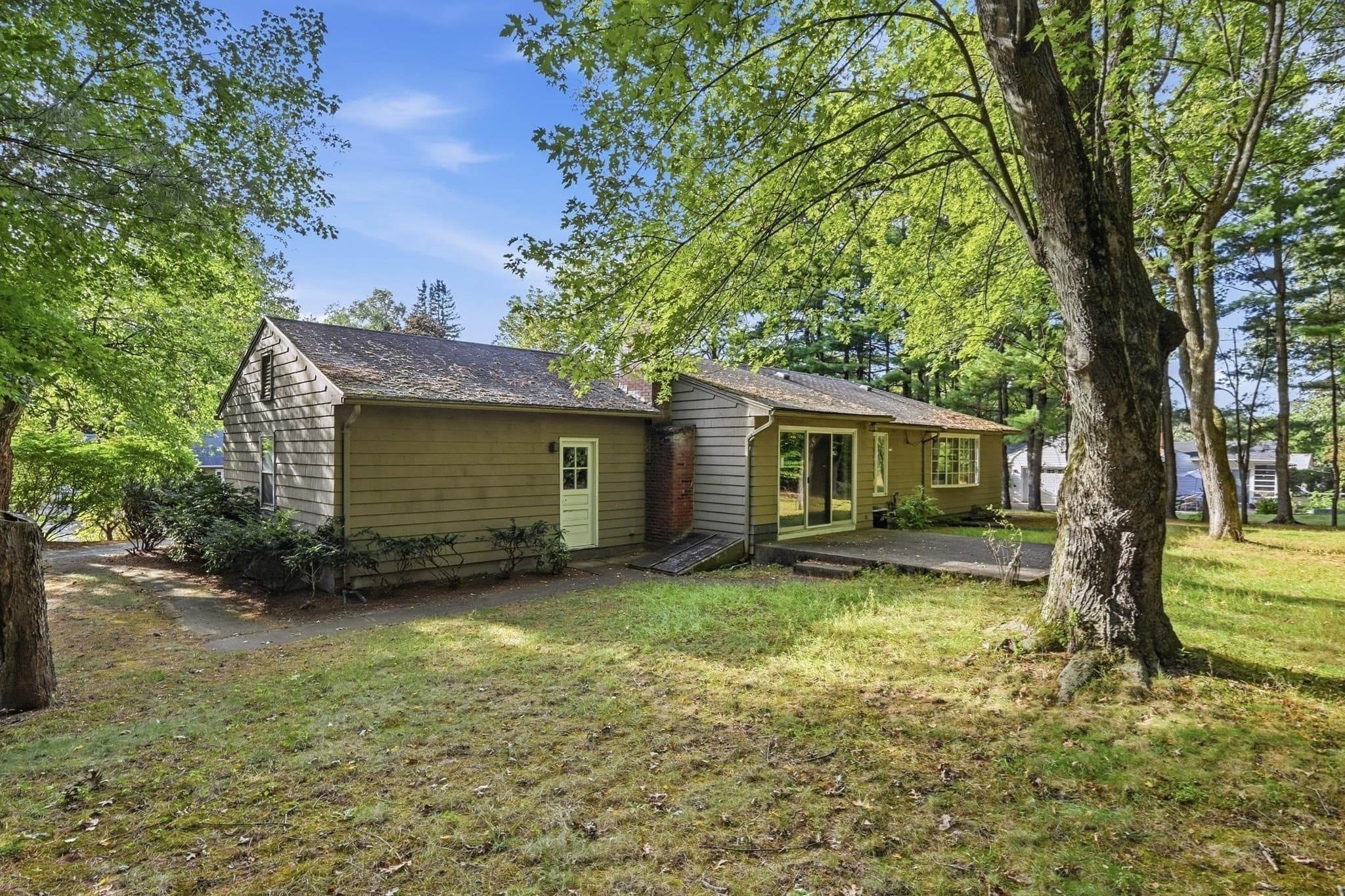 Single Family Residence at 185 Redfern Dr, Longmeadow MA 01106, Longmeadow, photo 33 of 35