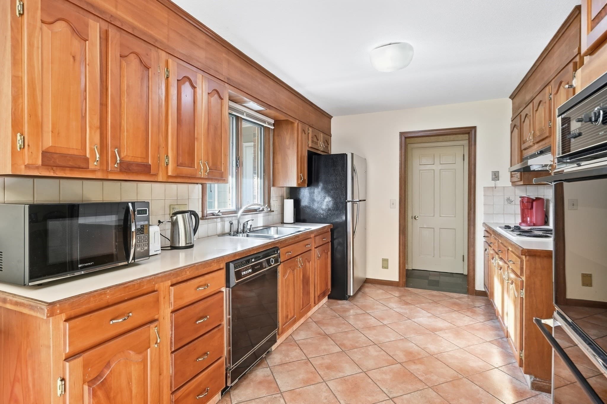 Single Family Residence at 185 Redfern Dr, Longmeadow MA 01106, Longmeadow, photo 11 of 35
