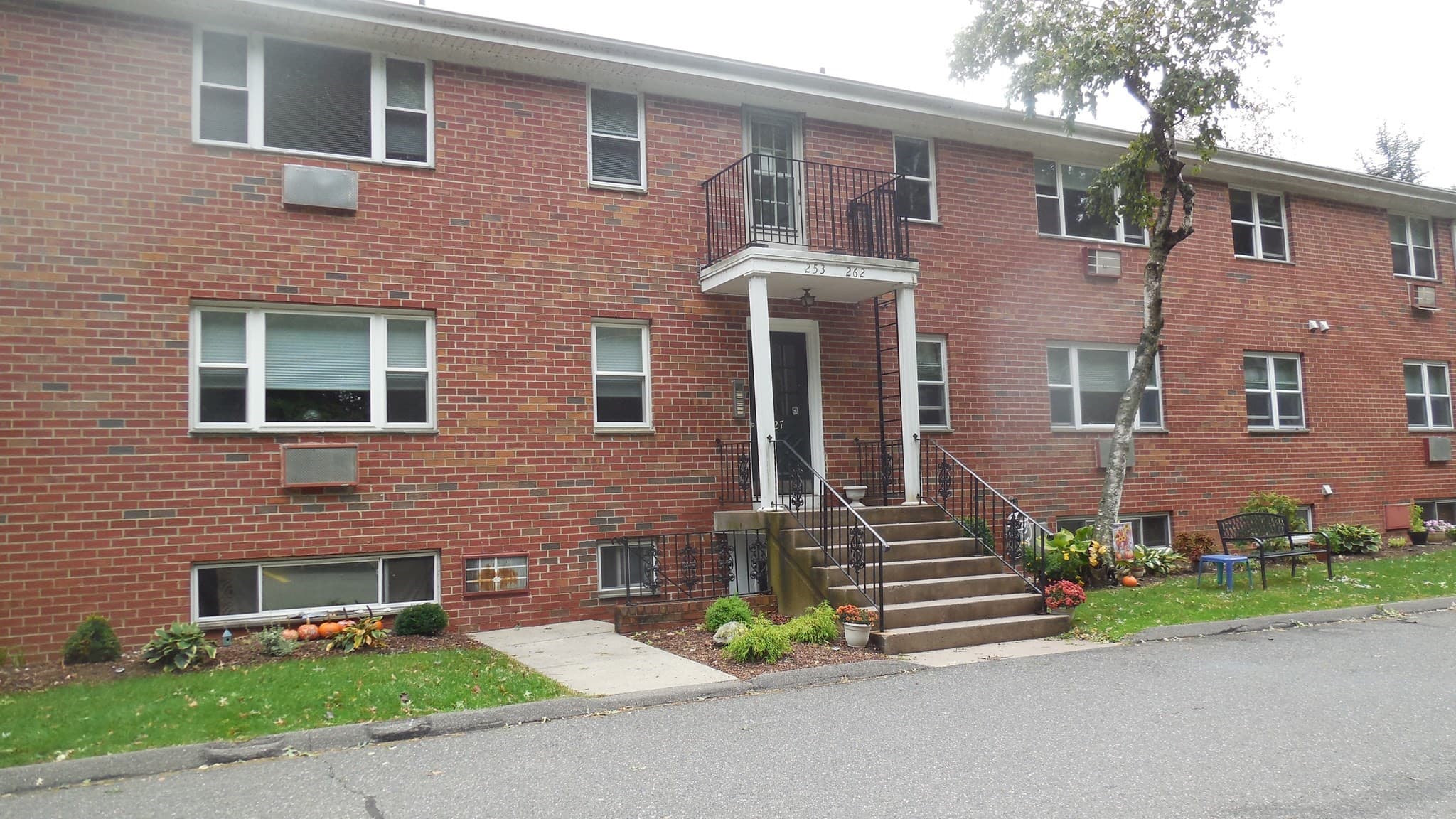 261 Regency Park Dr # 261, Agawam MA 01001