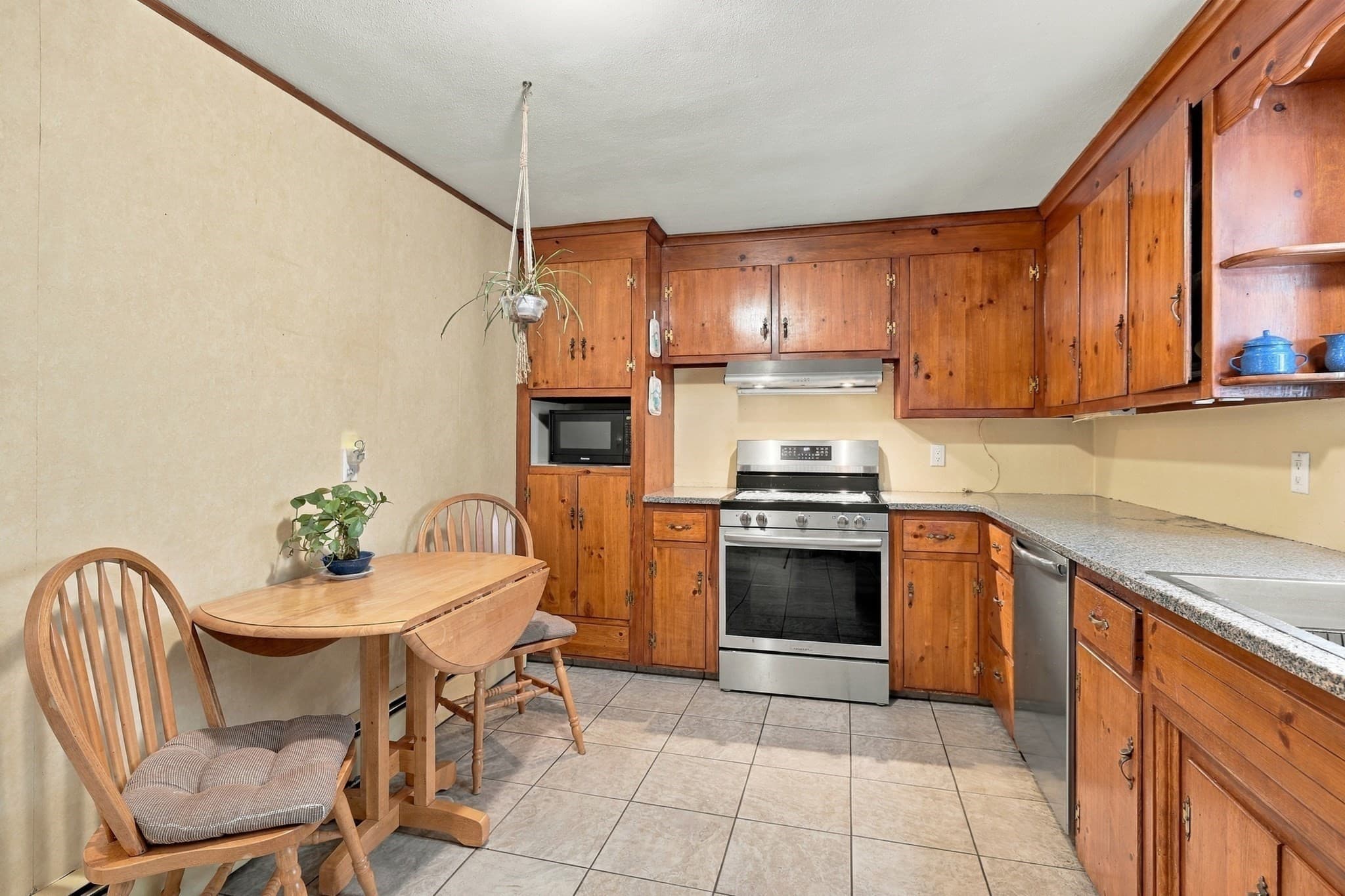 Single Family Residence at 81 E Gooseberry Rd, West Springfield MA 01089, West Springfield, photo 12 of 42