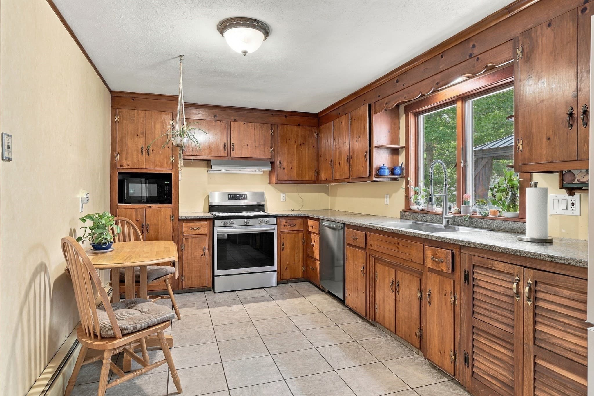 Single Family Residence at 81 E Gooseberry Rd, West Springfield MA 01089, West Springfield, photo 11 of 42
