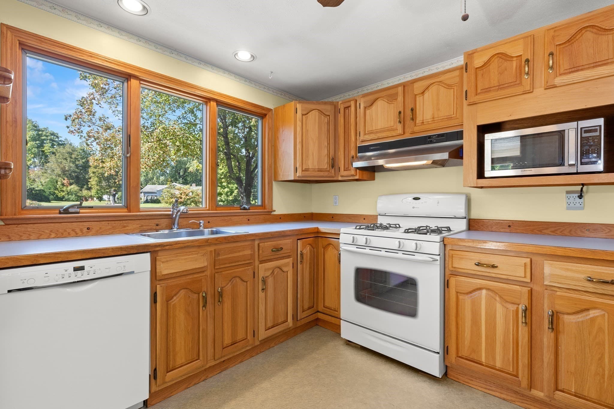 Single Family Residence at 163 Center St, Groveland MA 01834, Groveland, photo 7 of 41