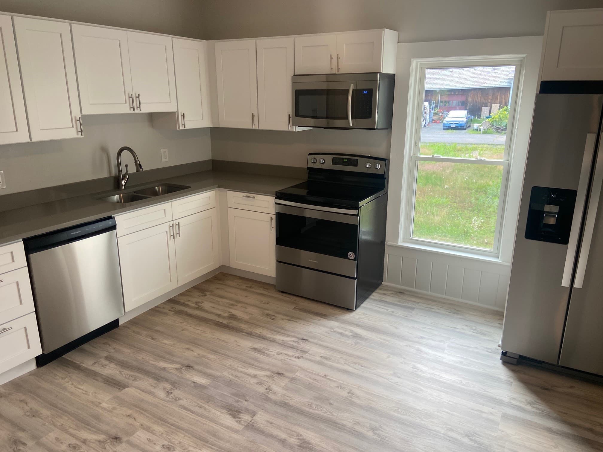 3 Family at 30 Sugarloaf Street, Deerfield MA 01373, Deerfield, photo 10 of 18