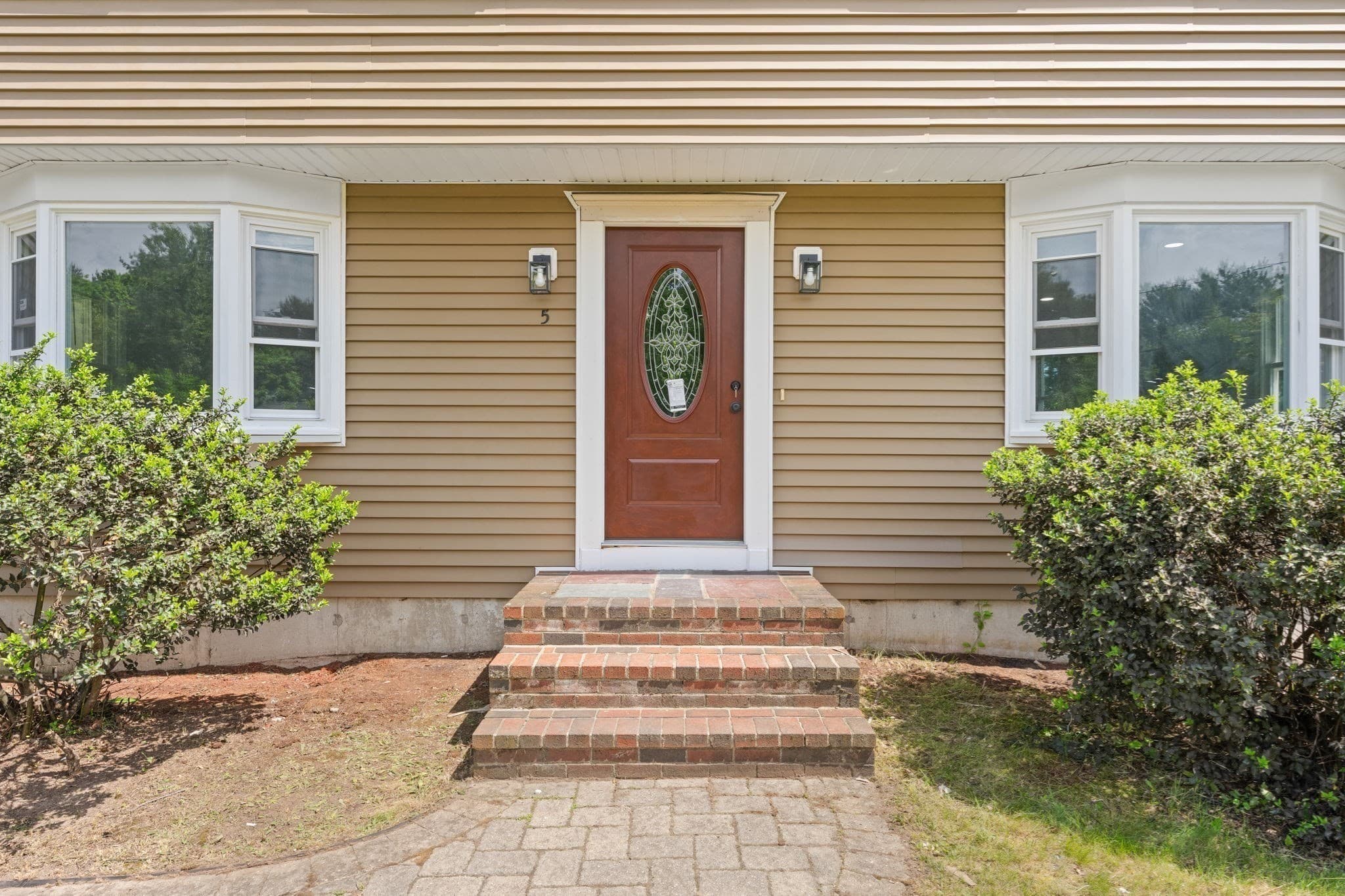 Single Family Residence at 5 Tuckoosa Cir, Bridgewater MA 02324, Bridgewater, photo 4 of 38